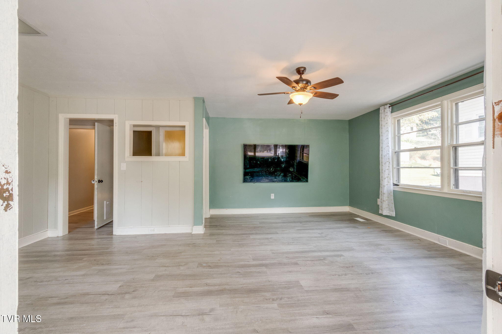 307 Walker Street Property Photo 4