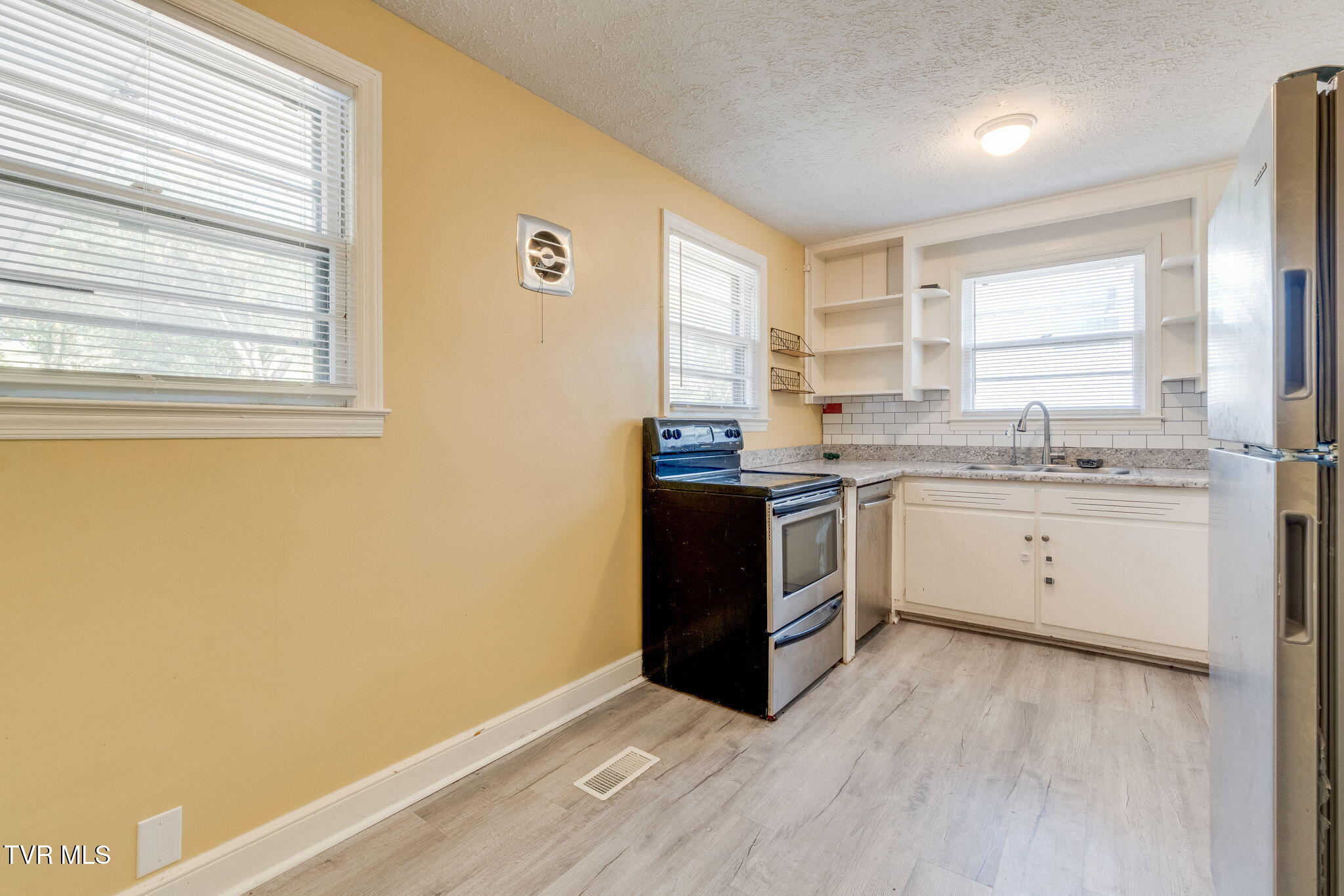 307 Walker Street Property Photo 12