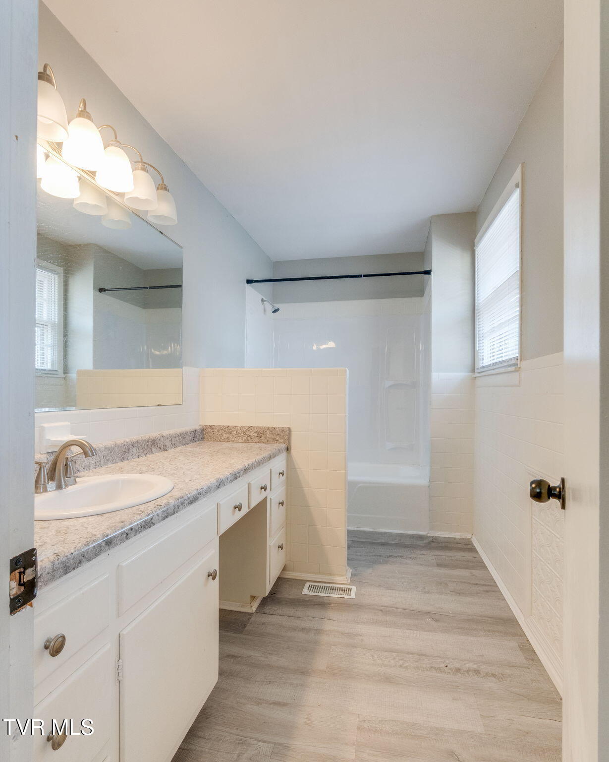 307 Walker Street Property Photo 17