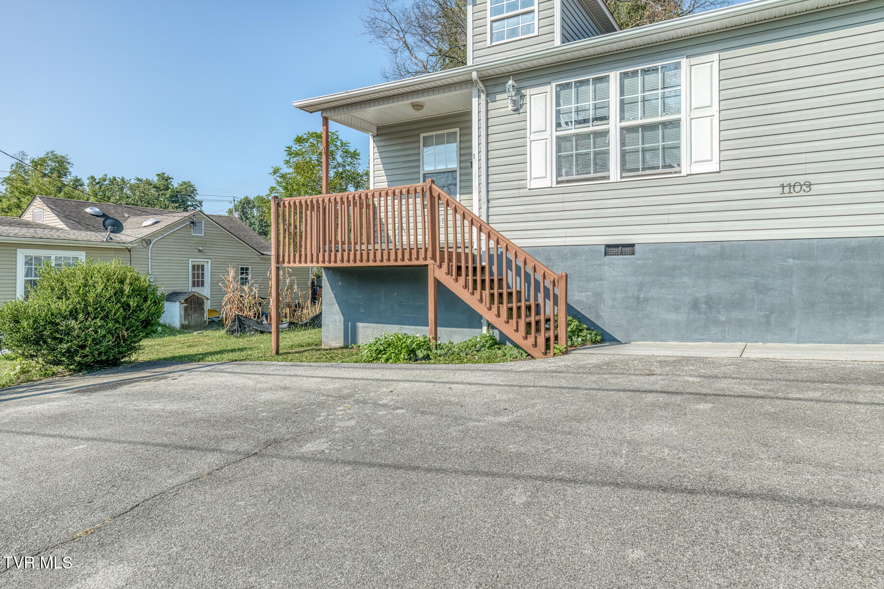 1103 High Street Property Photo 8