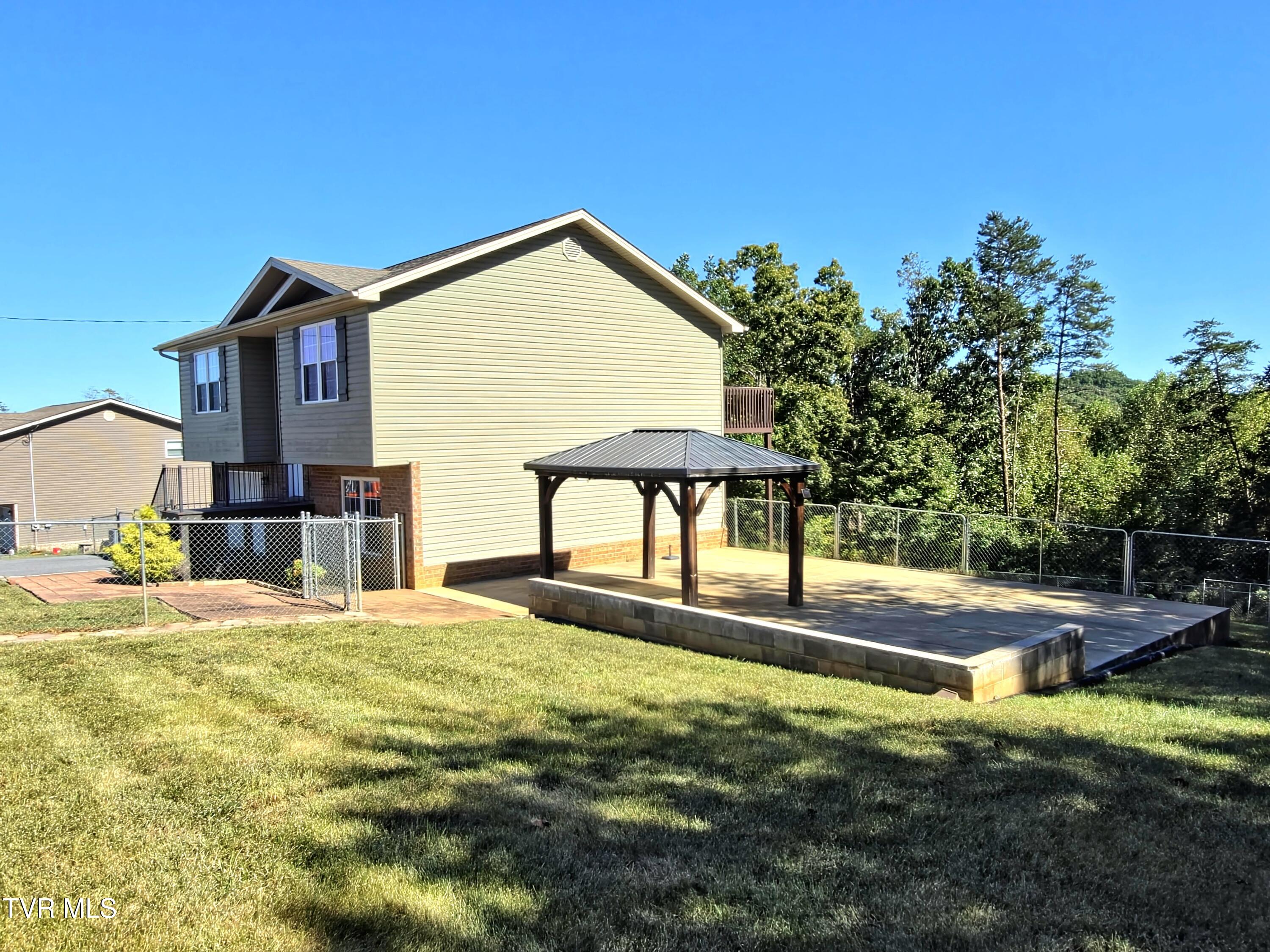 375 Ridgeway Road Property Photo 2