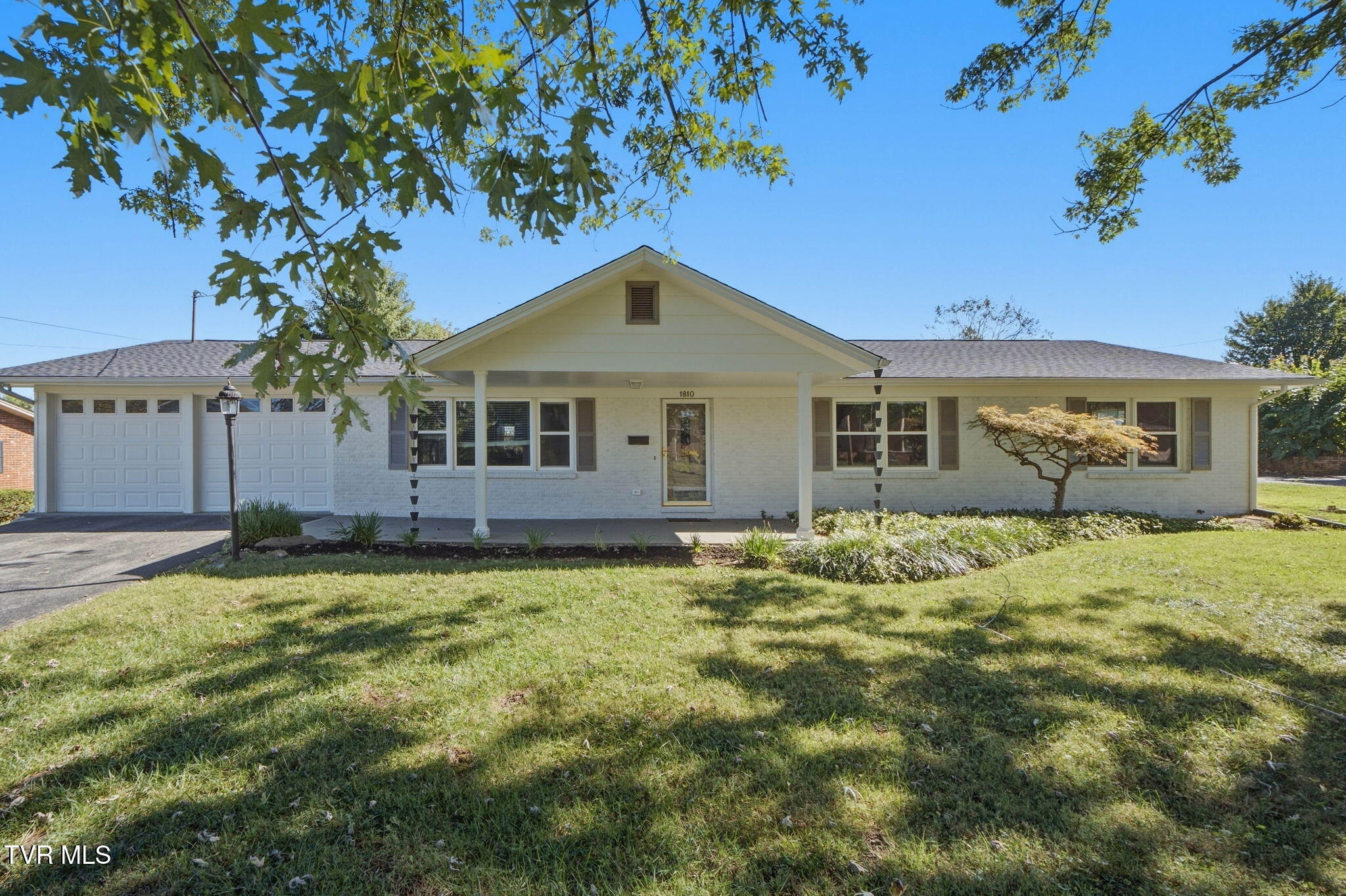 1810 Sundale Road Property Photo 1