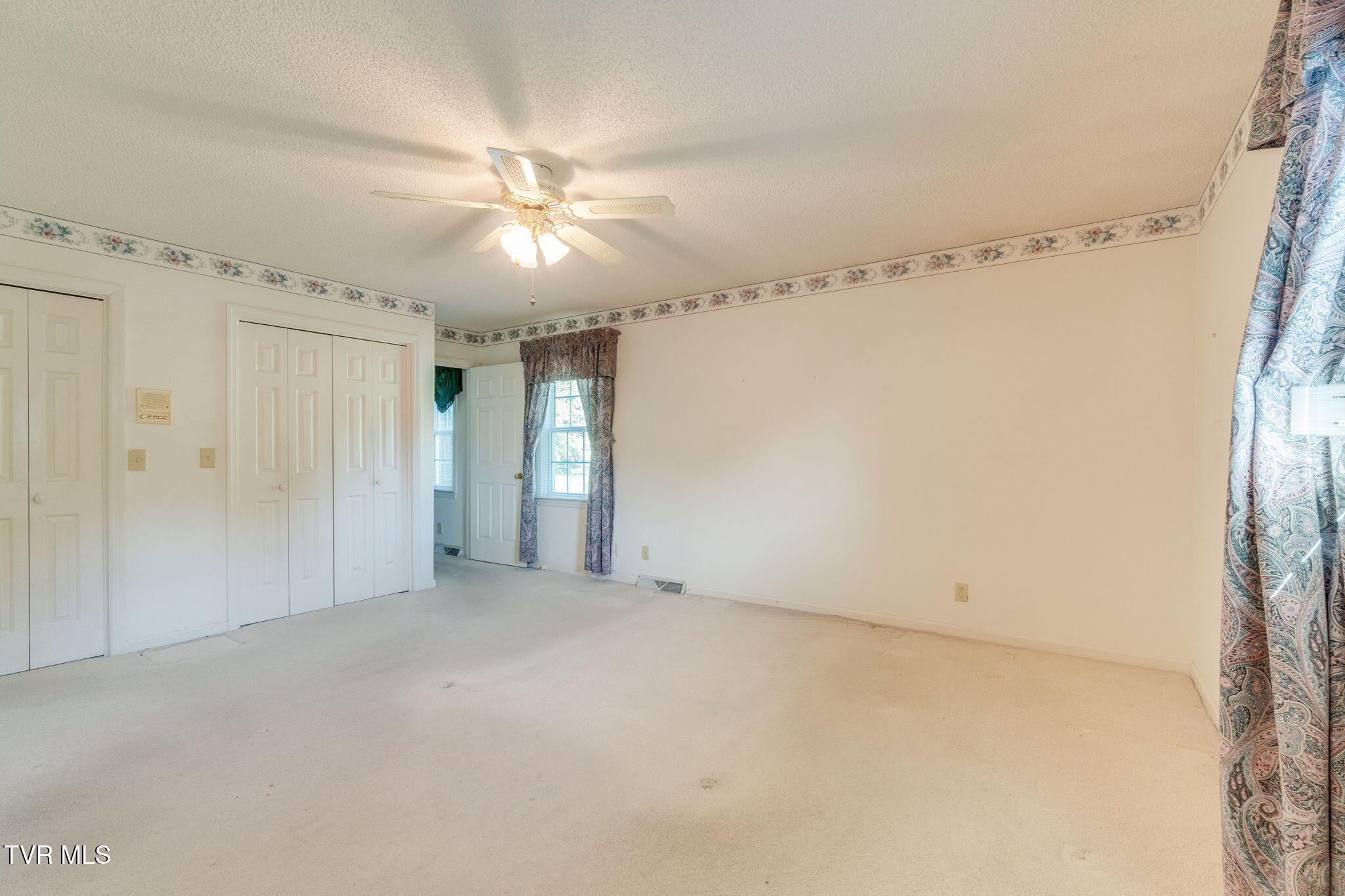 4 Royal Court Property Photo 22