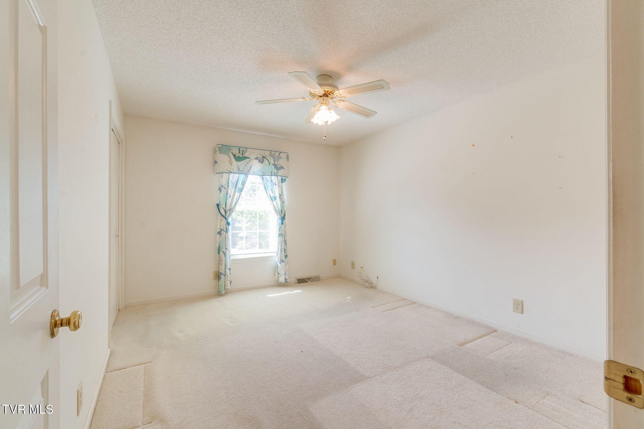 4 Royal Court Property Photo 24