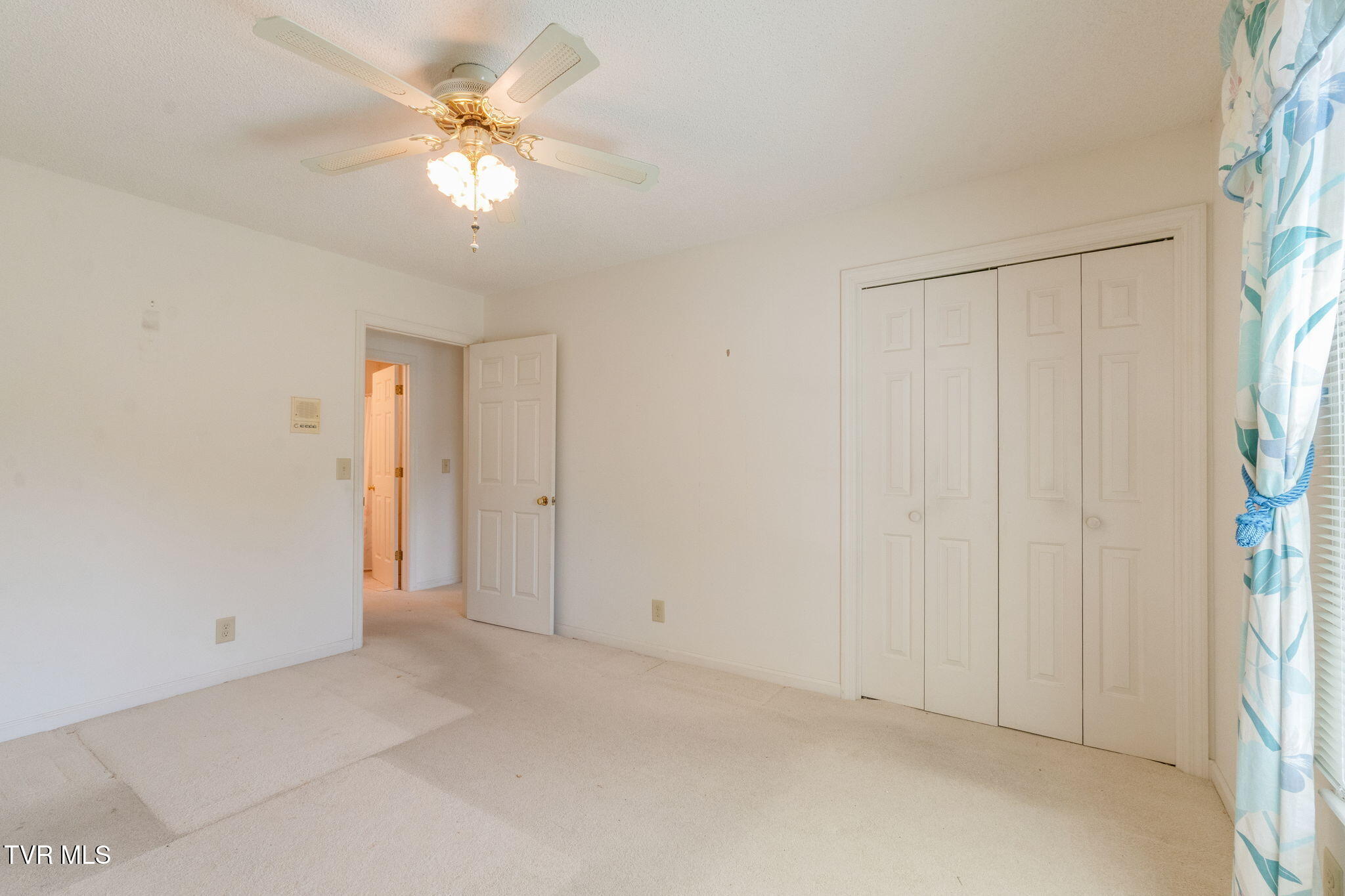 4 Royal Court Property Photo 25