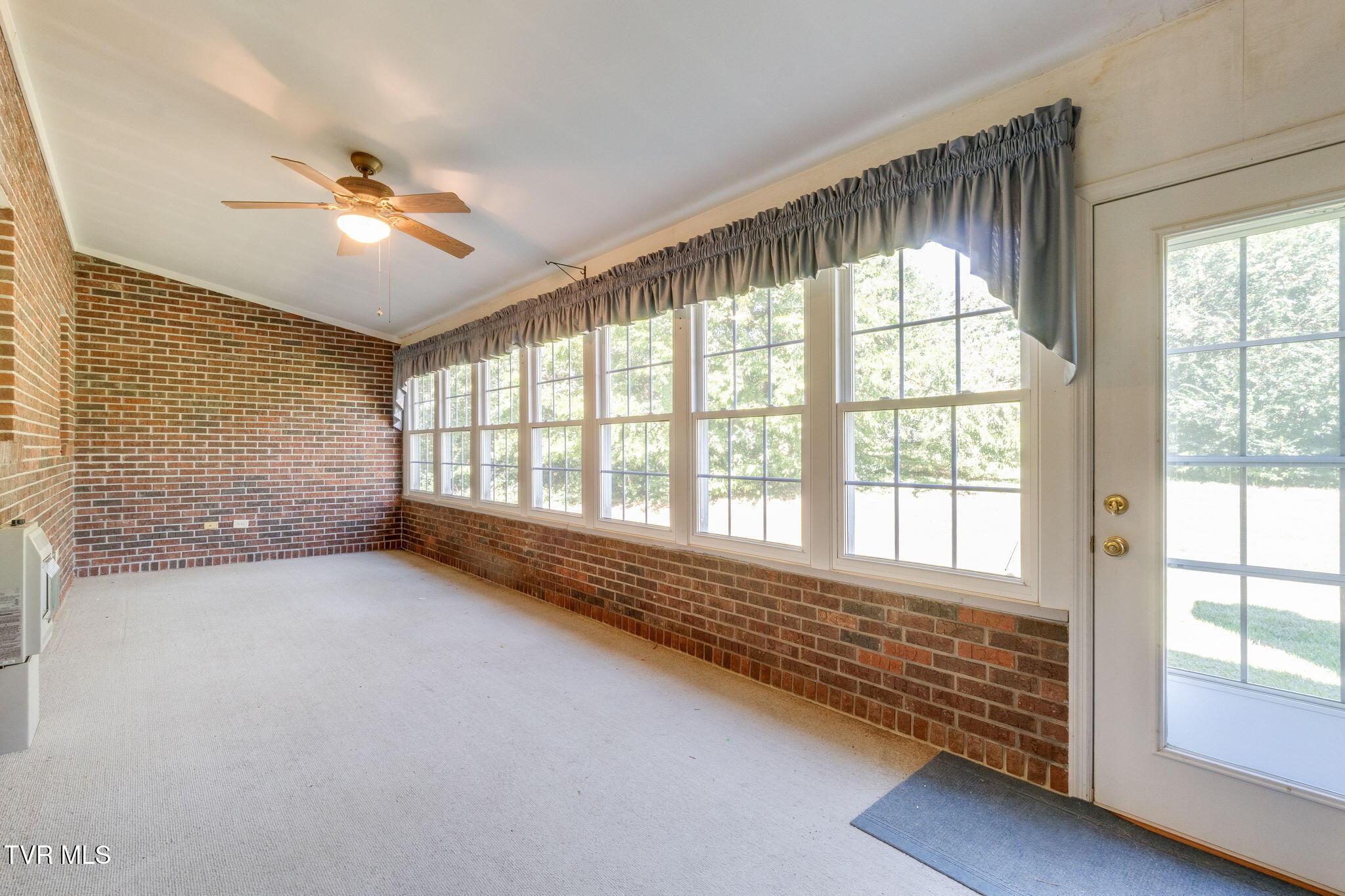 4 Royal Court Property Photo 29