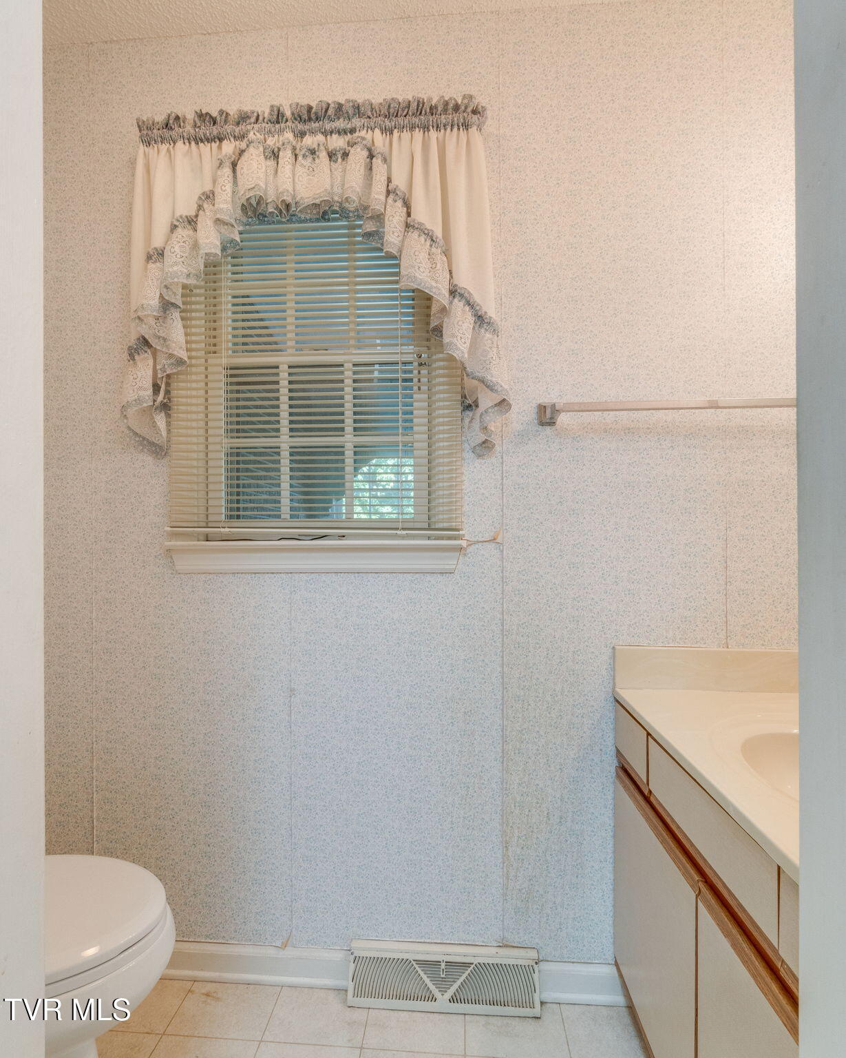 4 Royal Court Property Photo 32