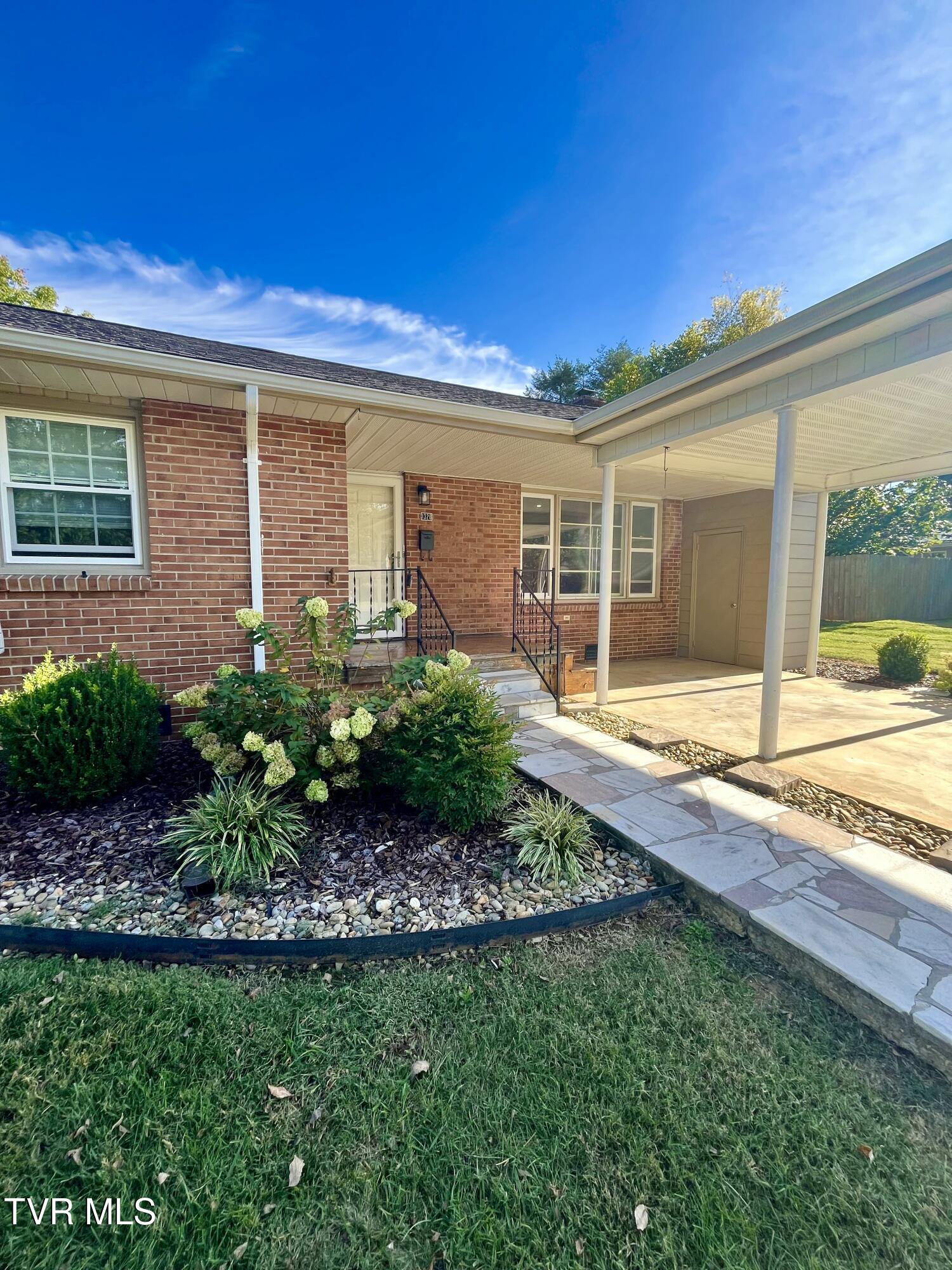 1320 Oxford Place Property Photo 3