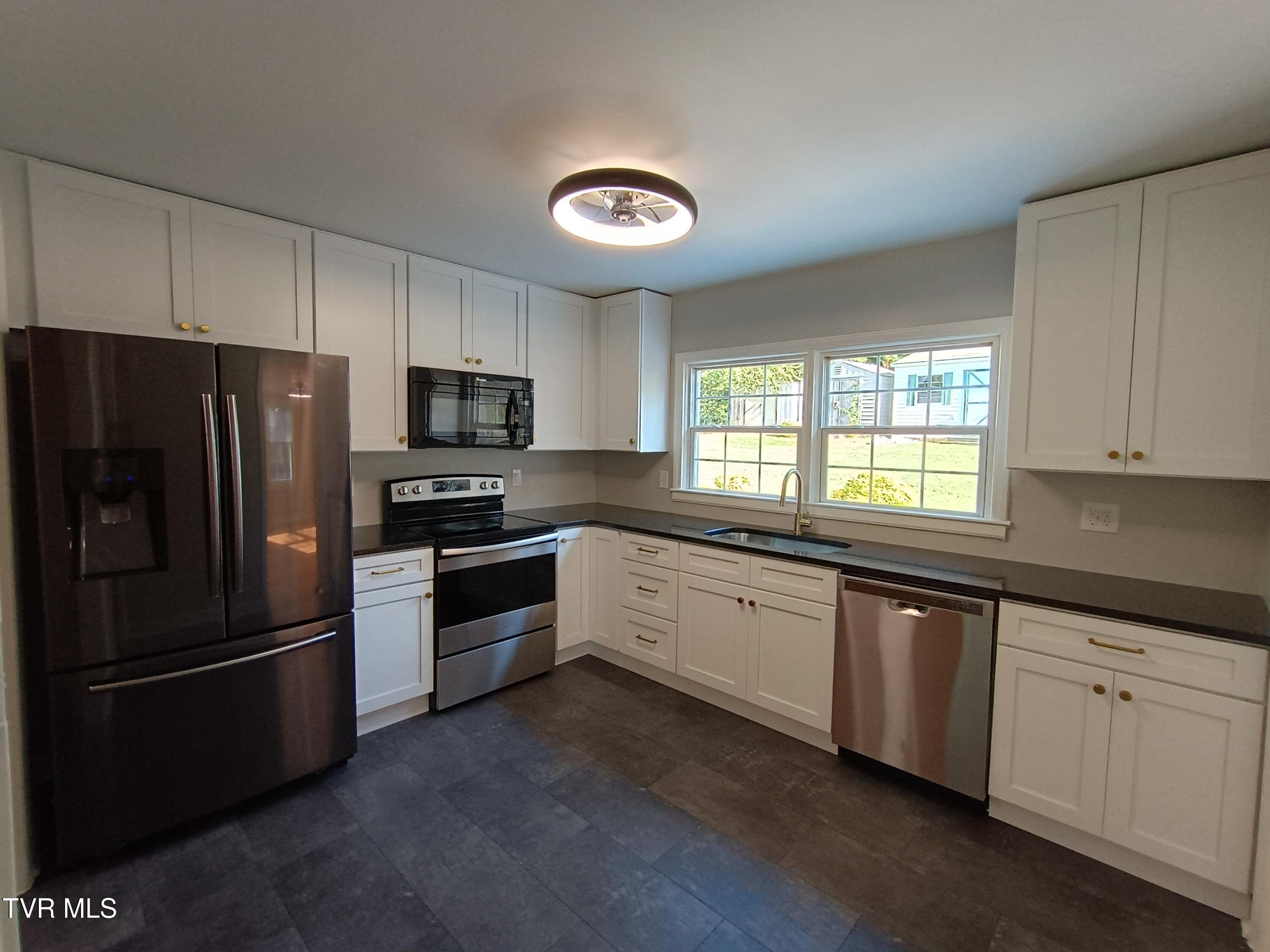 1320 Oxford Place Property Photo 14