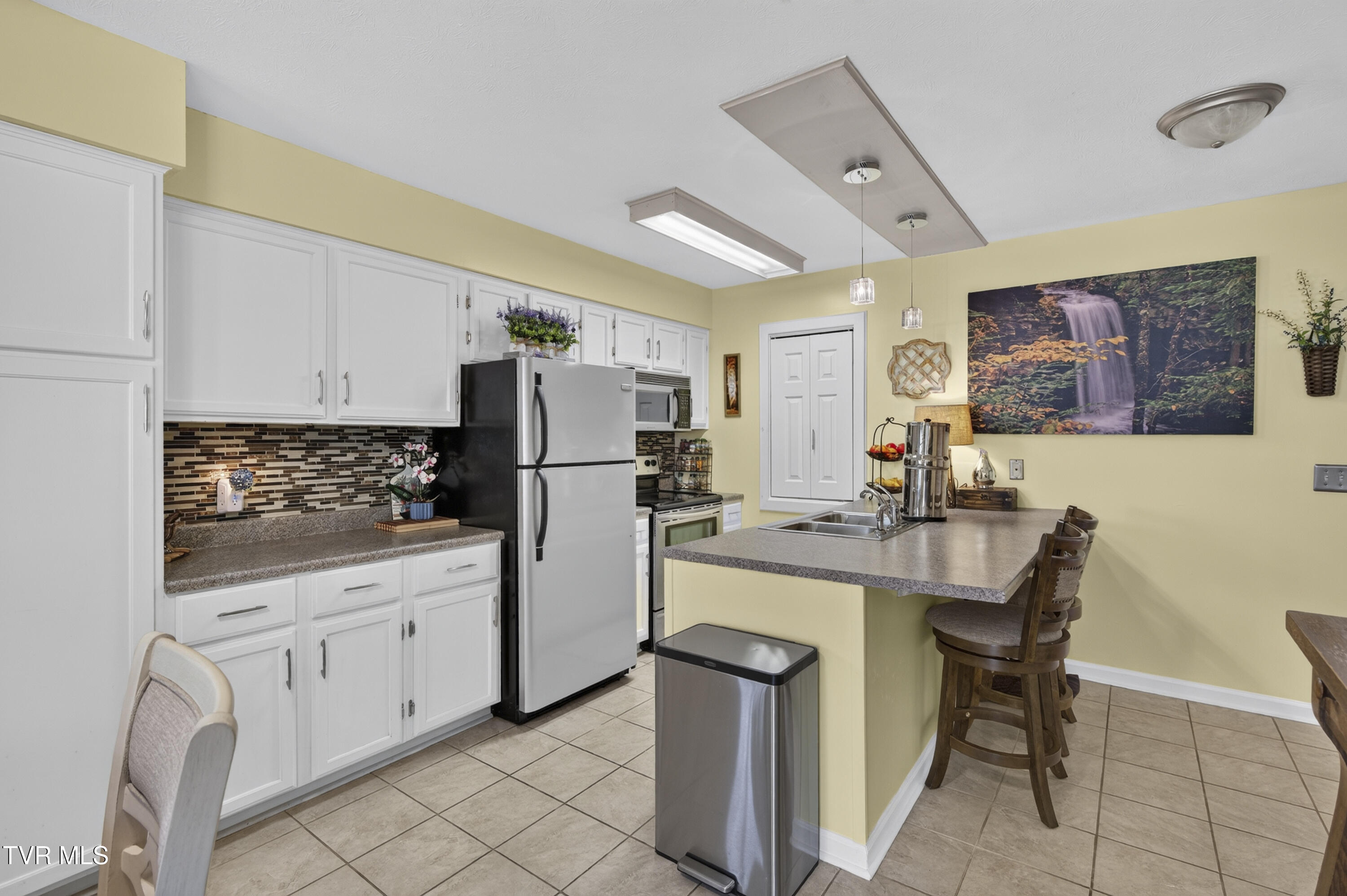 331 Edmond Drive 6 Property Photo 16