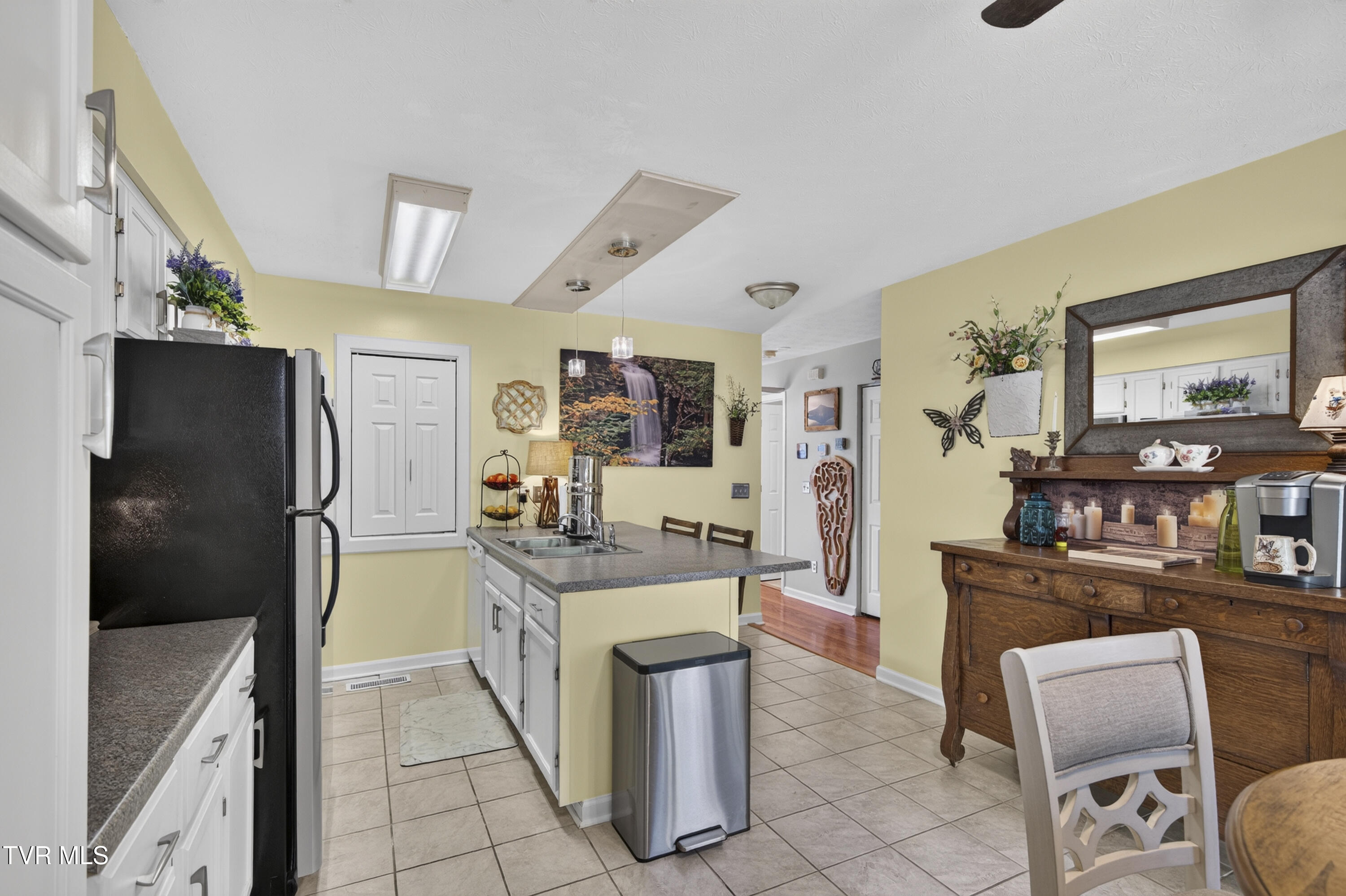 331 Edmond Drive 6 Property Photo 17