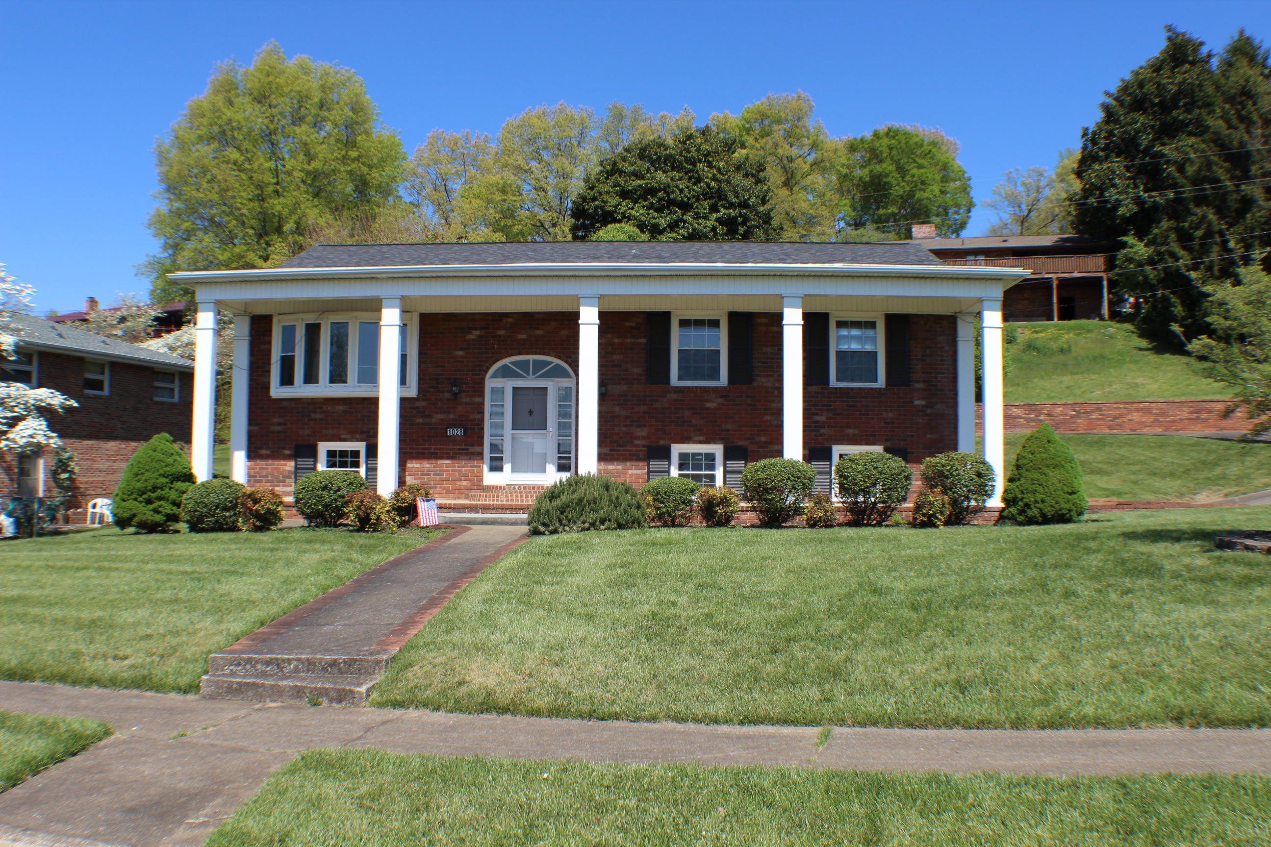 1028 Lake Street Property Photo 1
