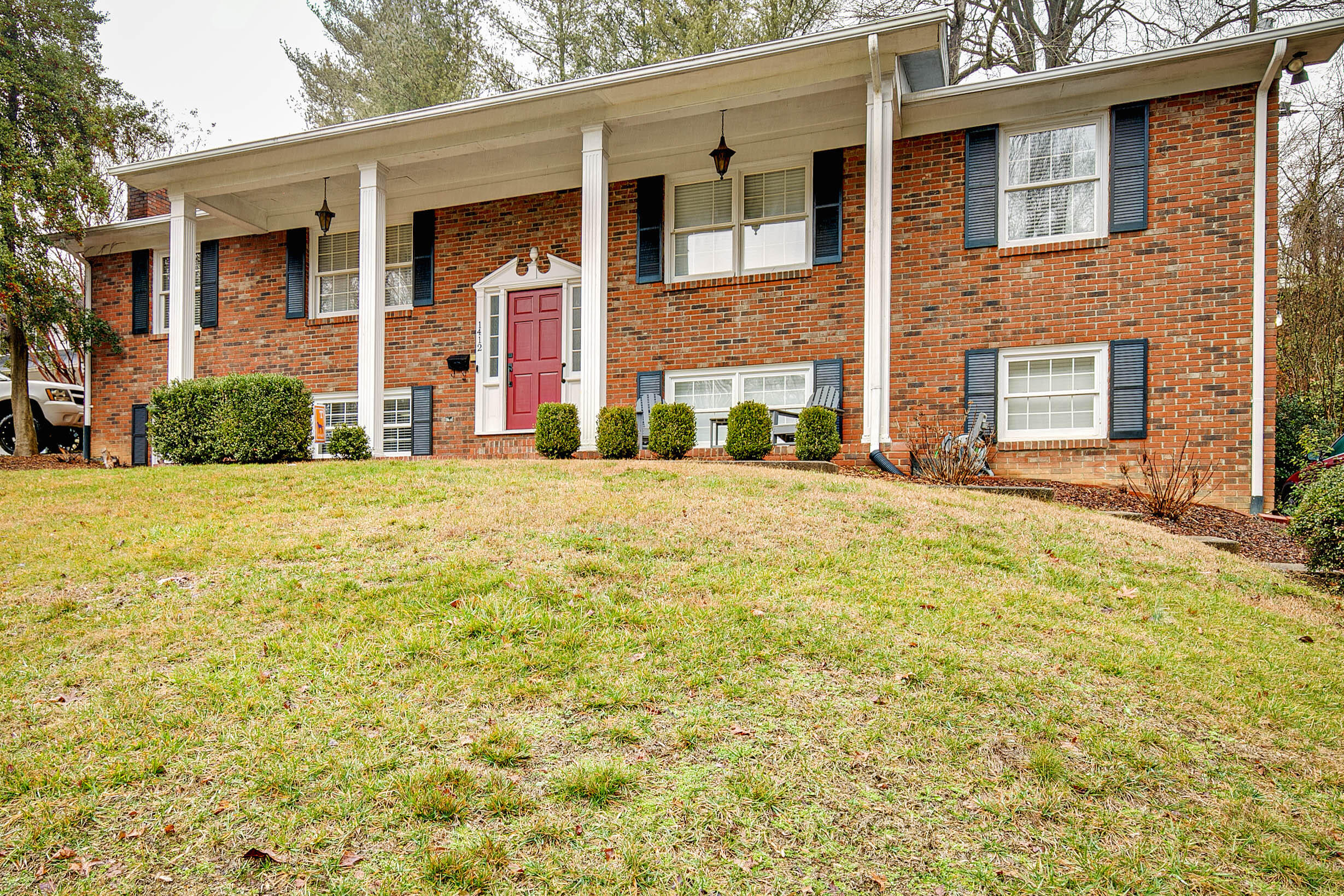 1412 Dobyns Drive Property Photo 1