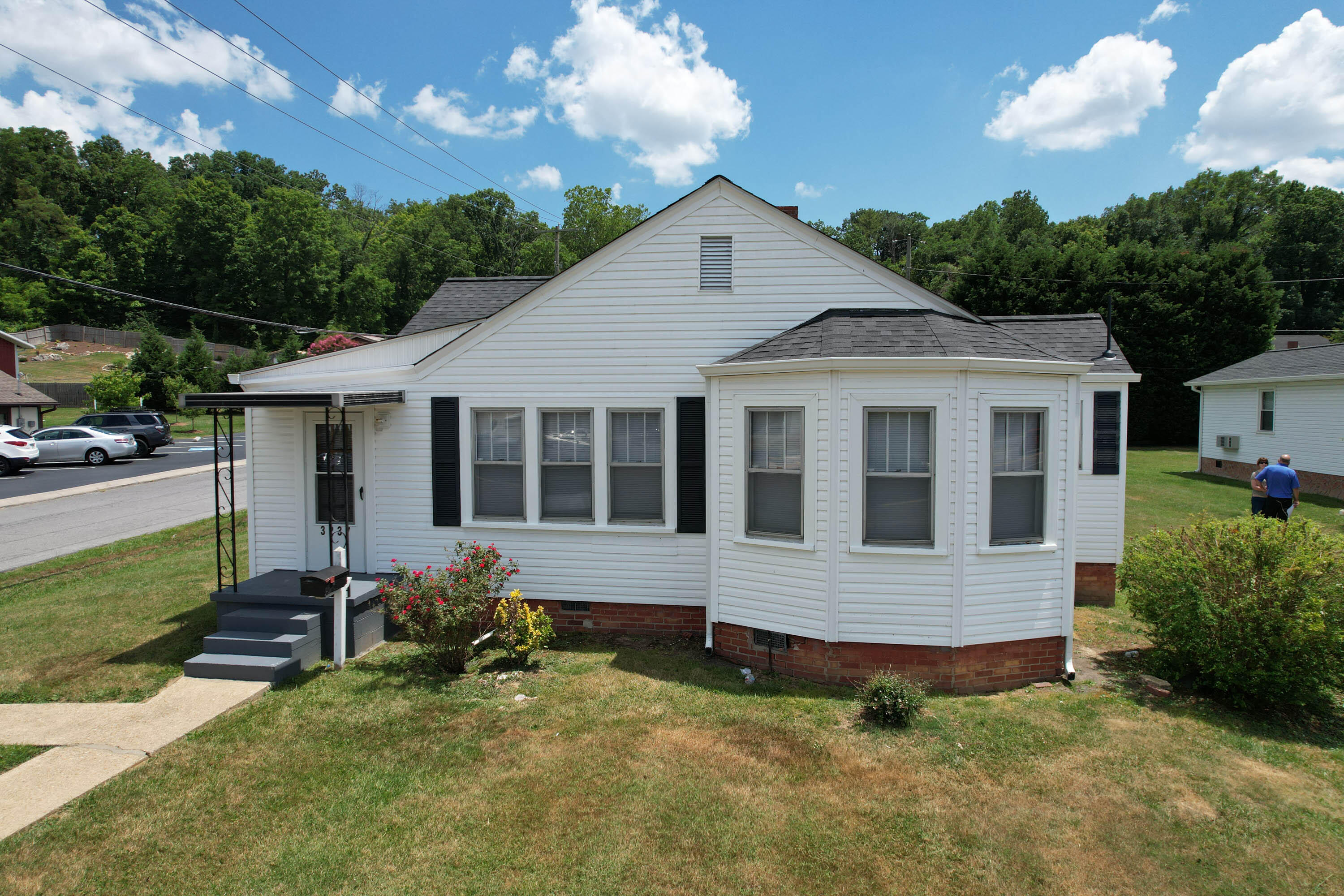 3237 Memorial Boulevard Property Photo