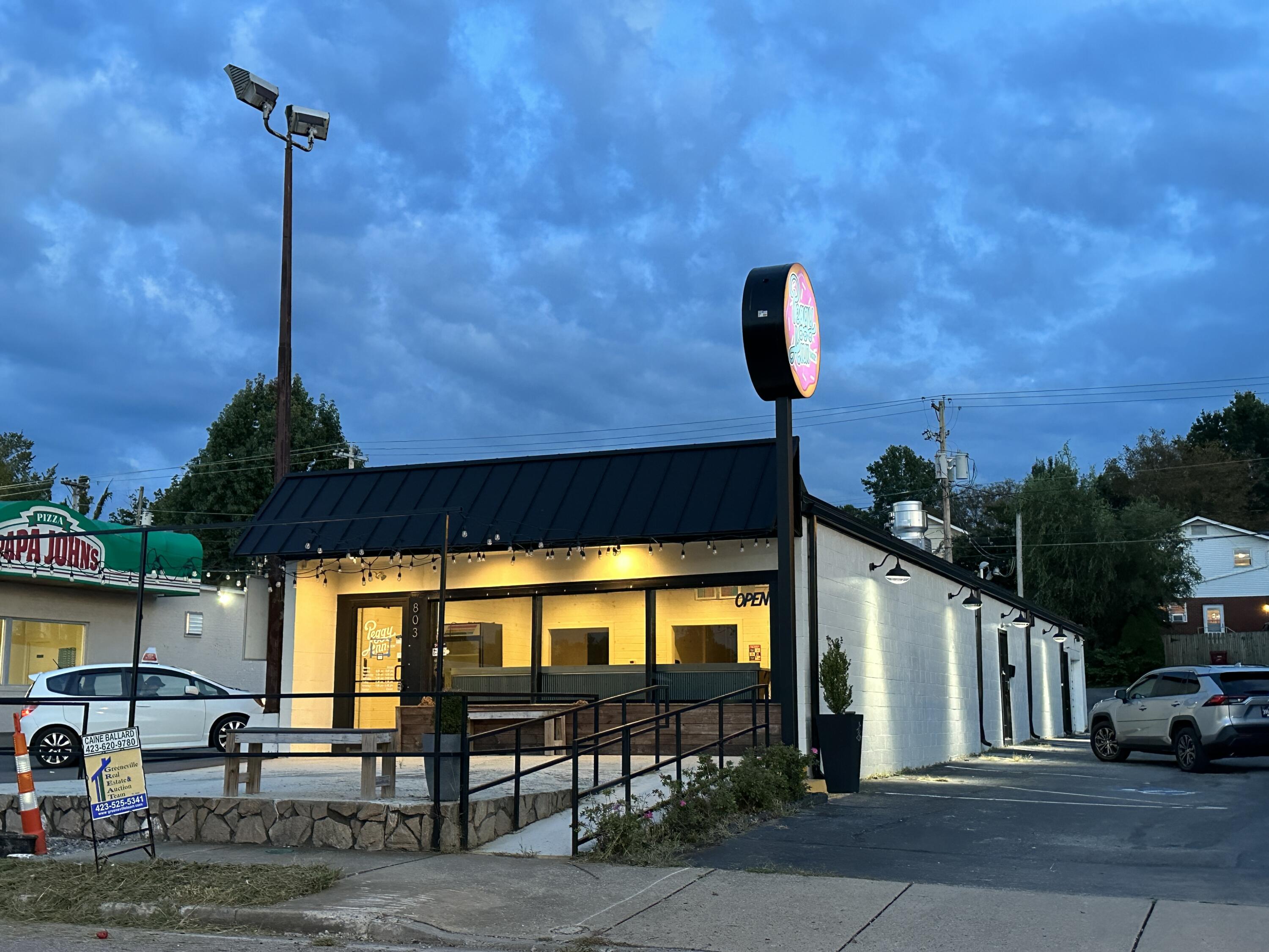 803 West Walnut Street Property Photo
