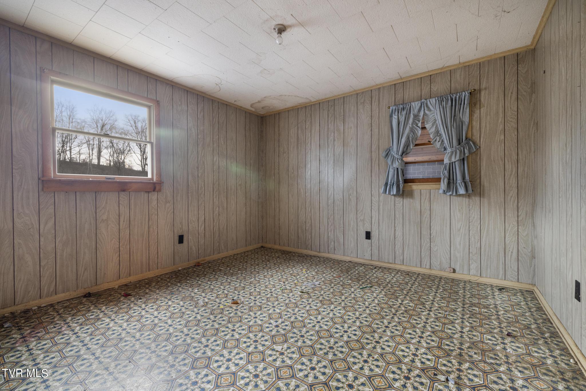 3057 Saltville Highway Property Photo 9