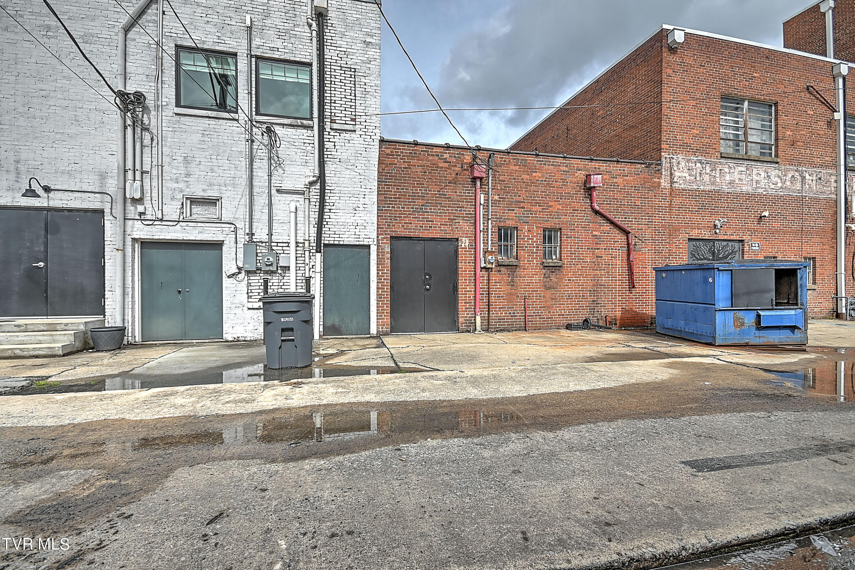 227 East Market Street Property Photo 3