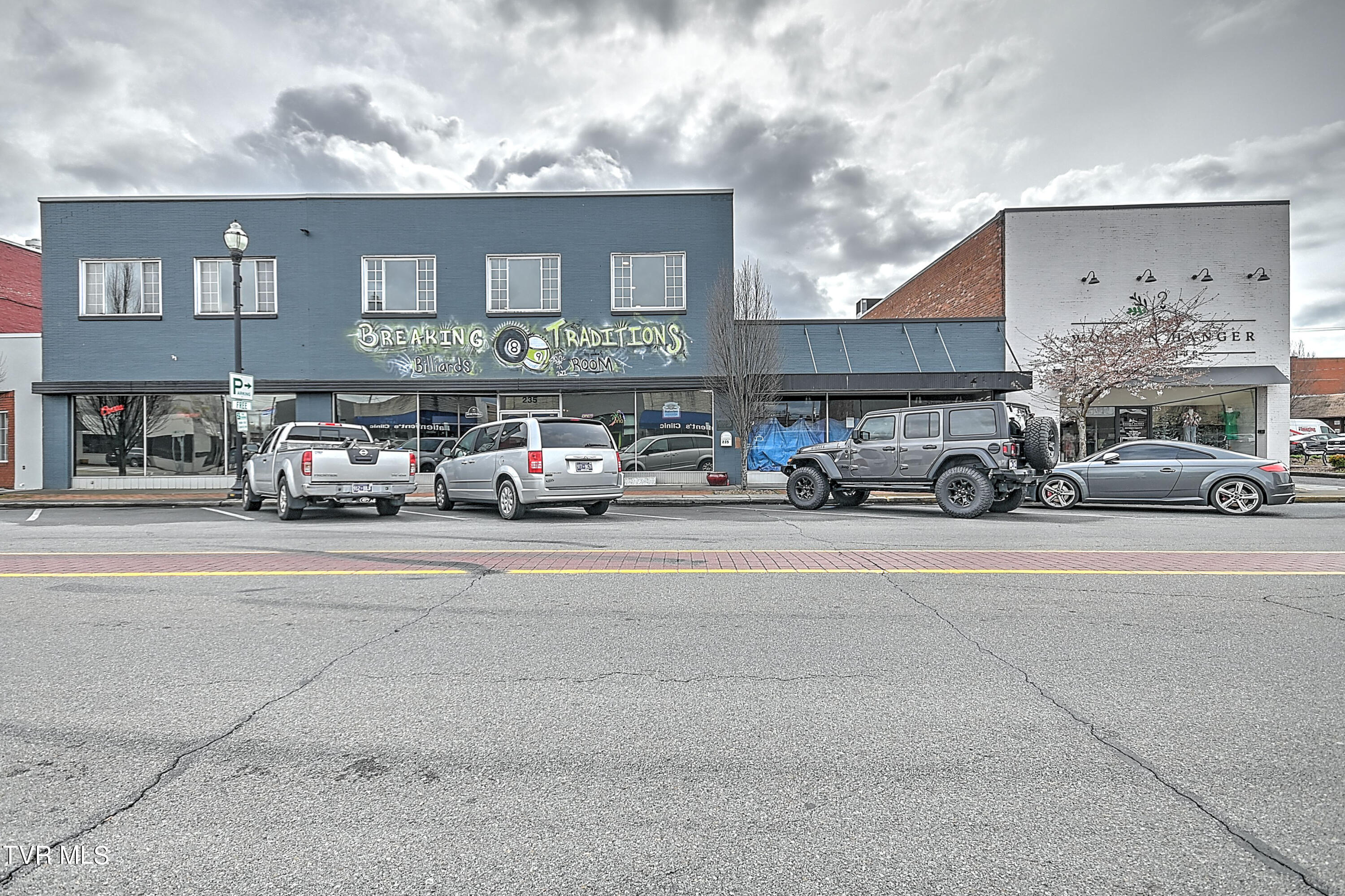 227 East Market Street Property Photo 5