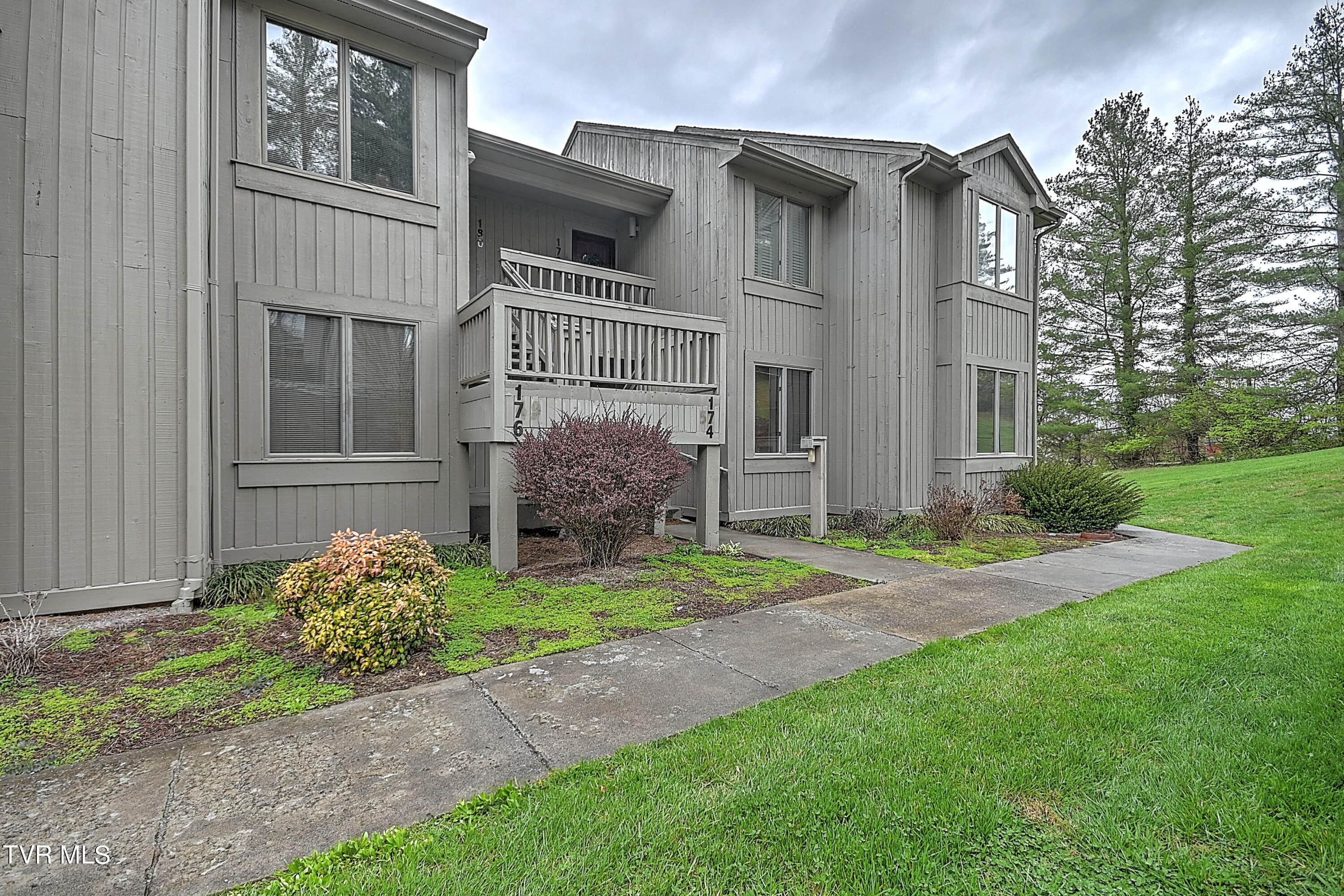 174 Windmere Heights Property Photo 1