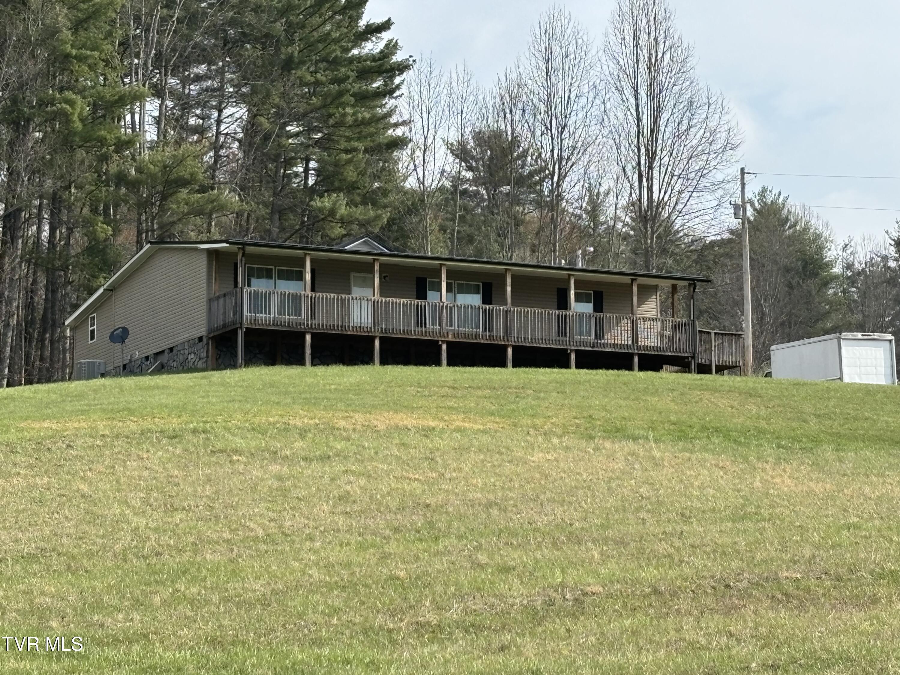 124 Tom Phillippi Road Property Photo 2