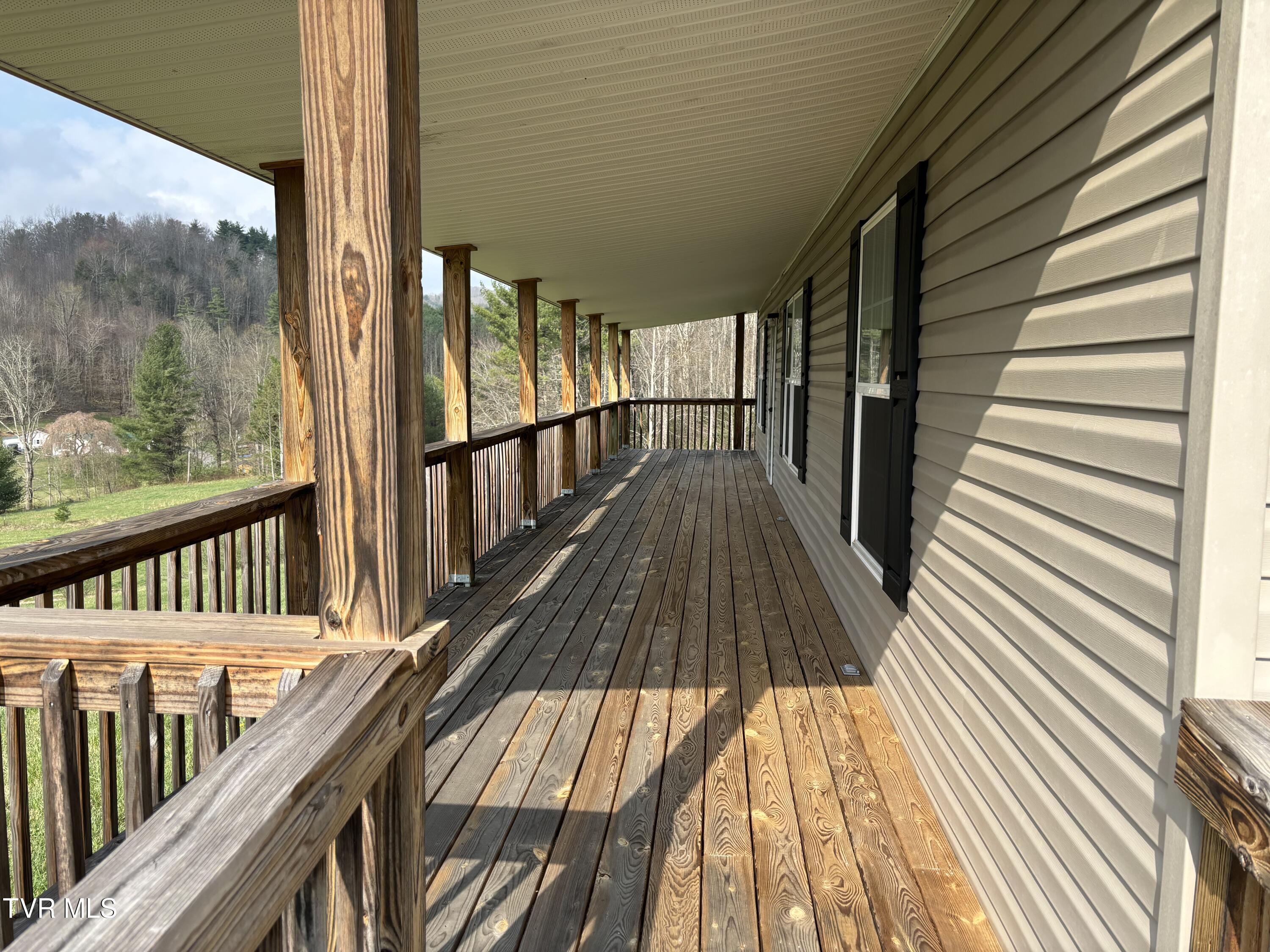 124 Tom Phillippi Road Property Photo 4