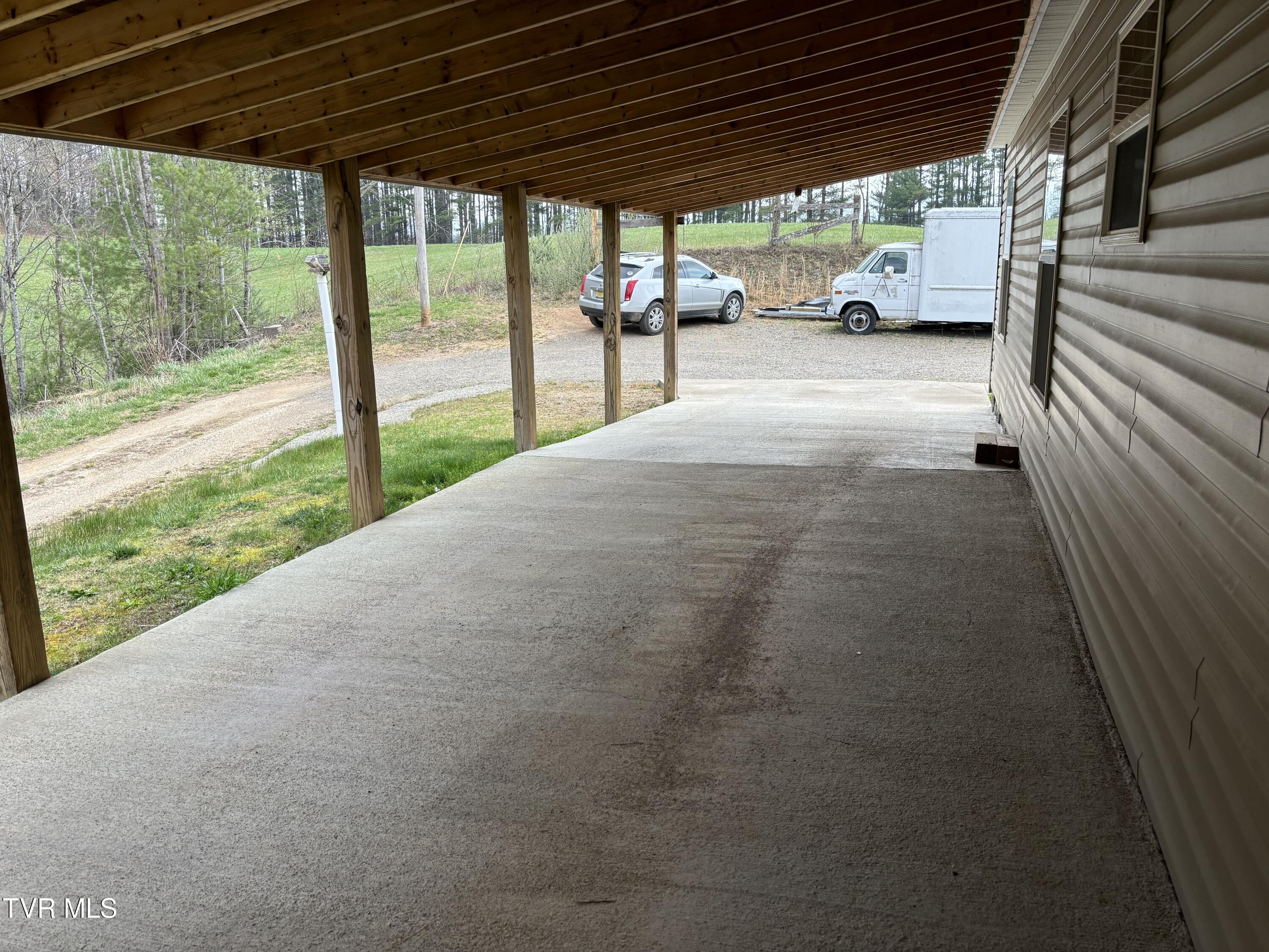 124 Tom Phillippi Road Property Photo 5