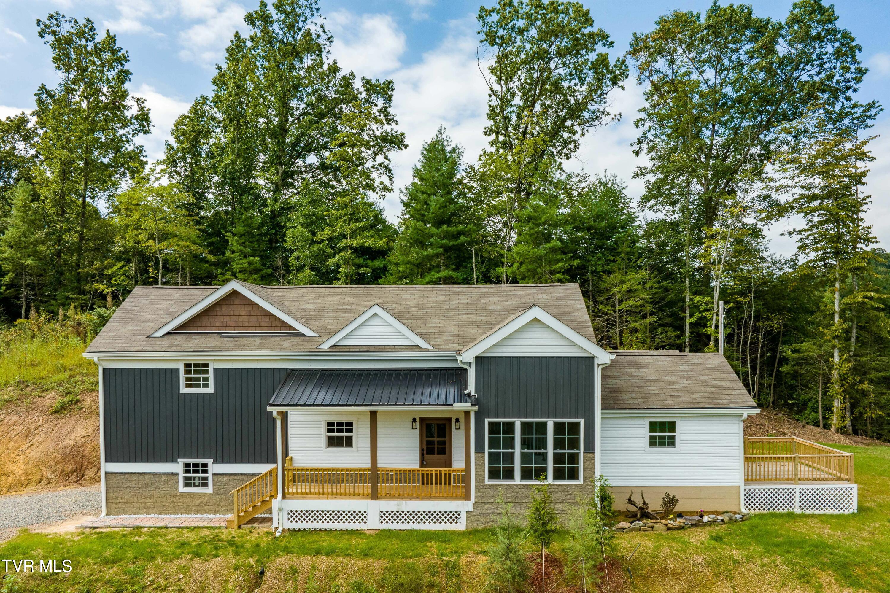 1005 Campbell Road Property Photo 1