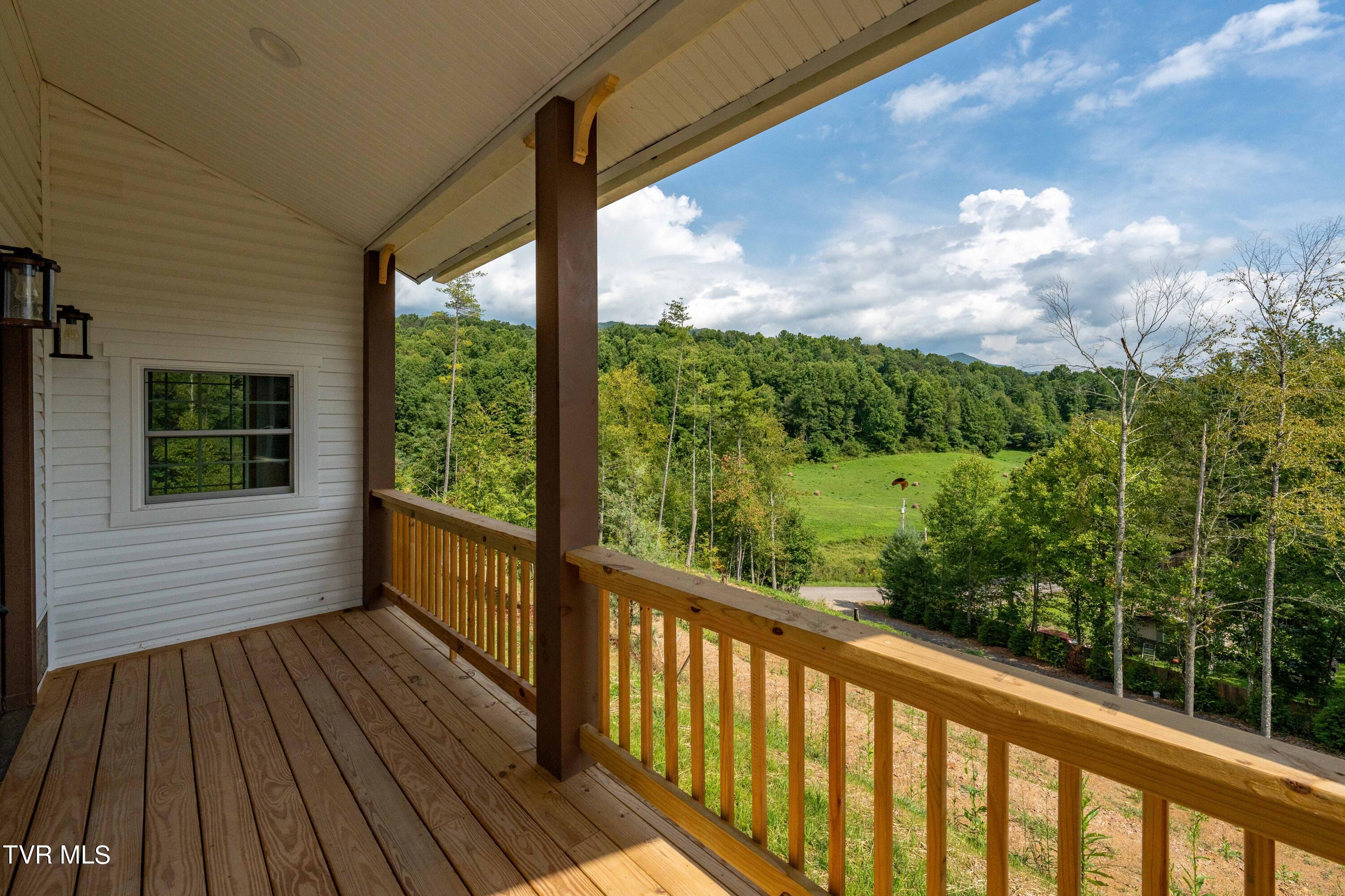 1005 Campbell Road Property Photo 4