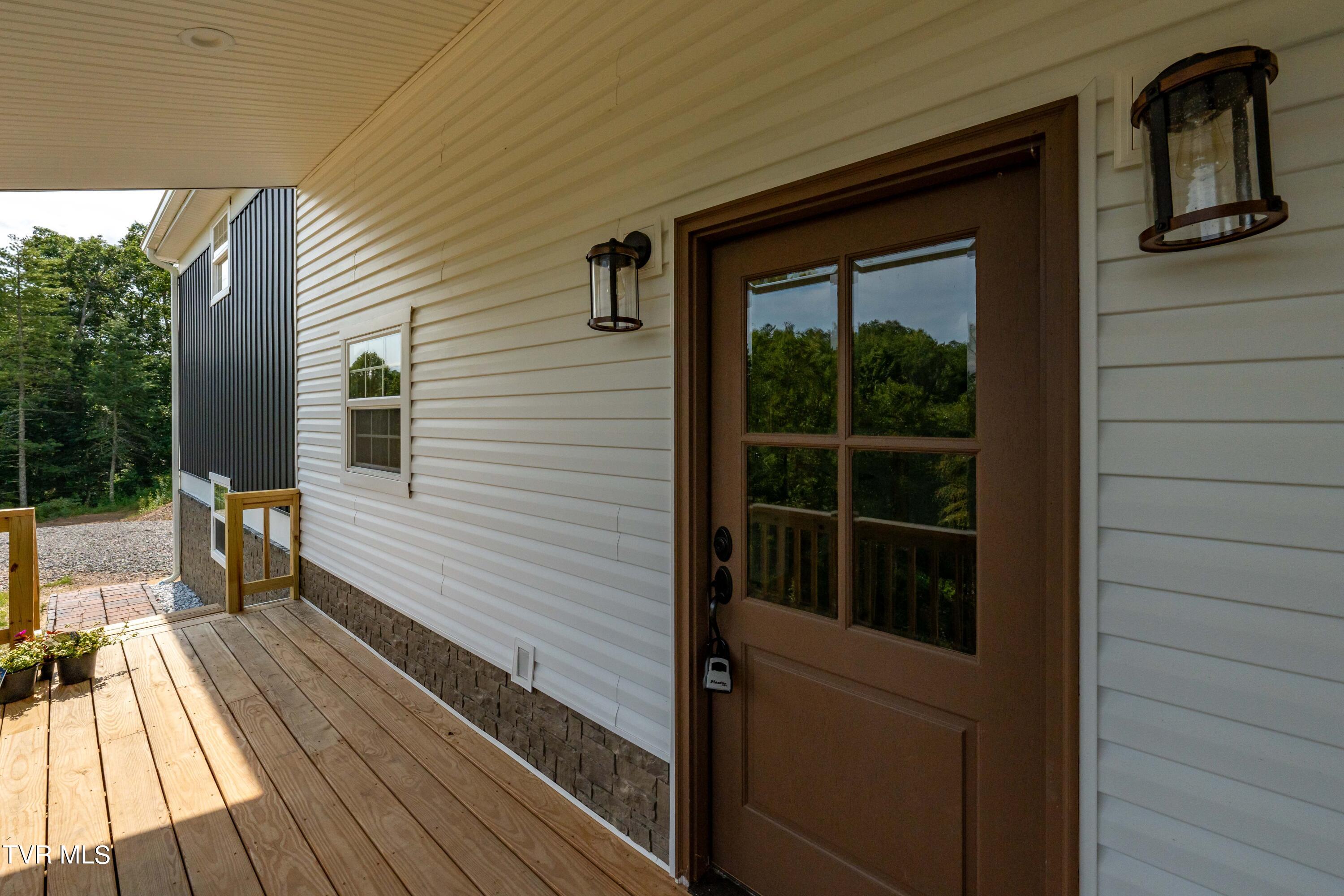 1005 Campbell Road Property Photo 5