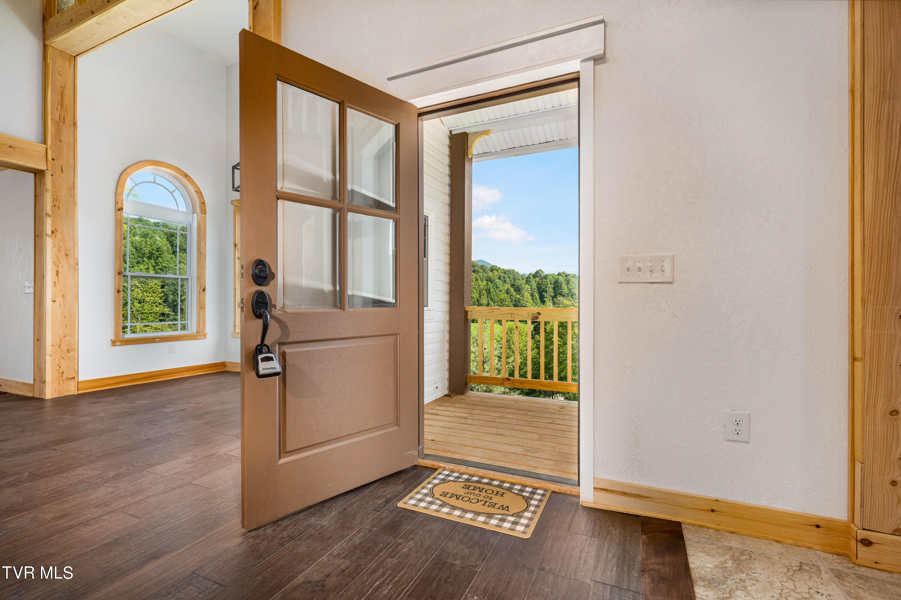 1005 Campbell Road Property Photo 6