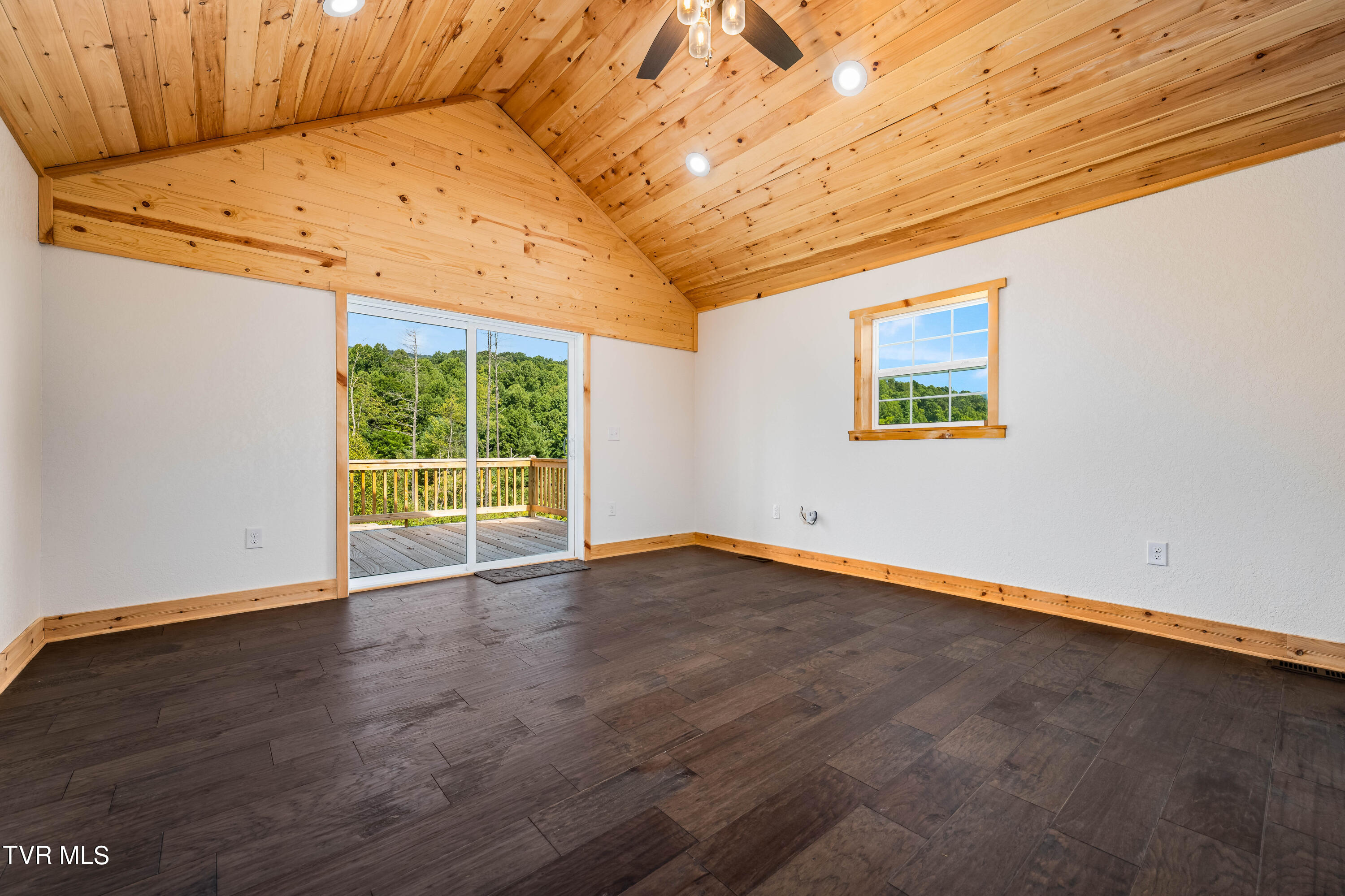 1005 Campbell Road Property Photo 8