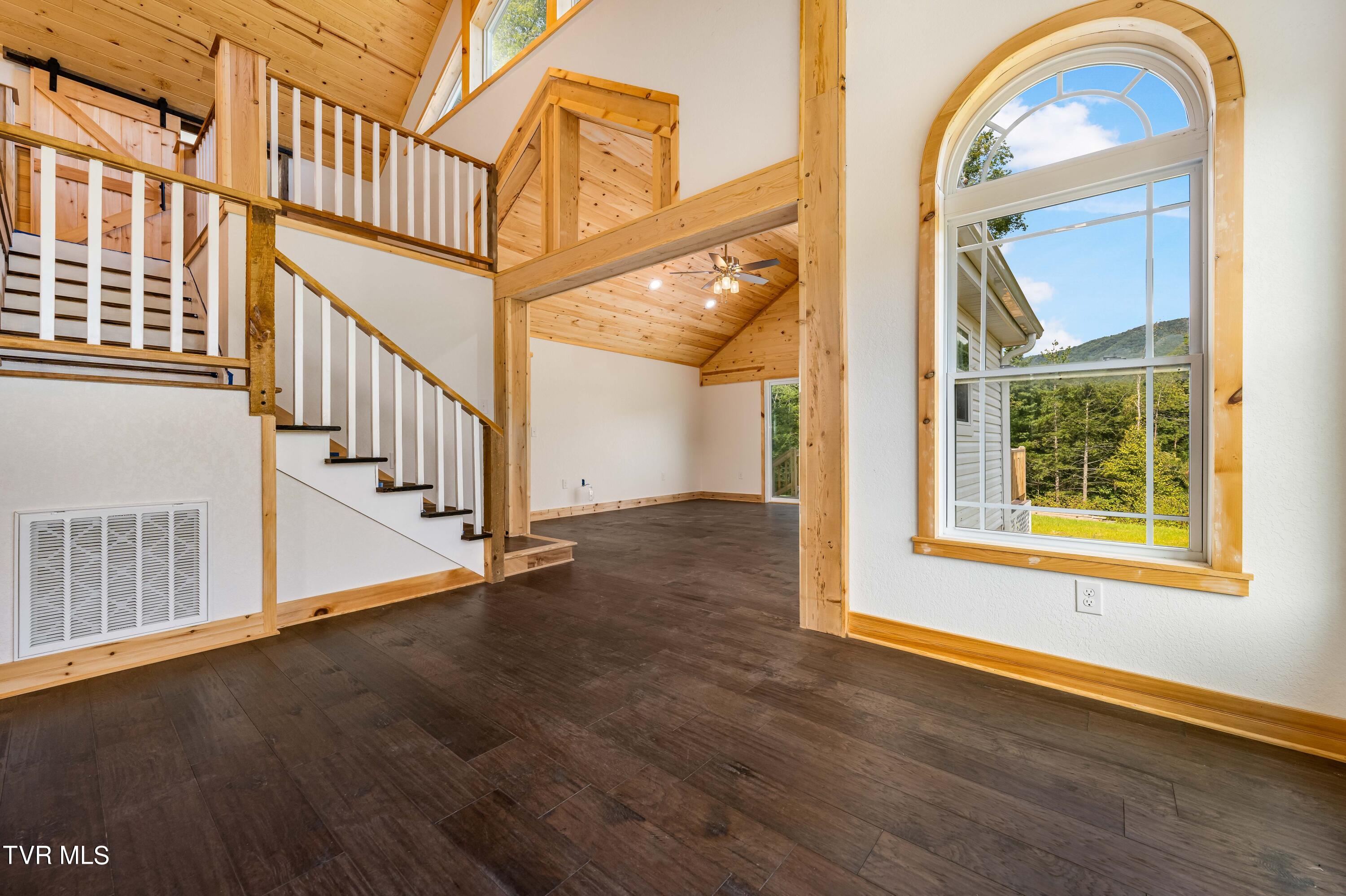 1005 Campbell Road Property Photo 11