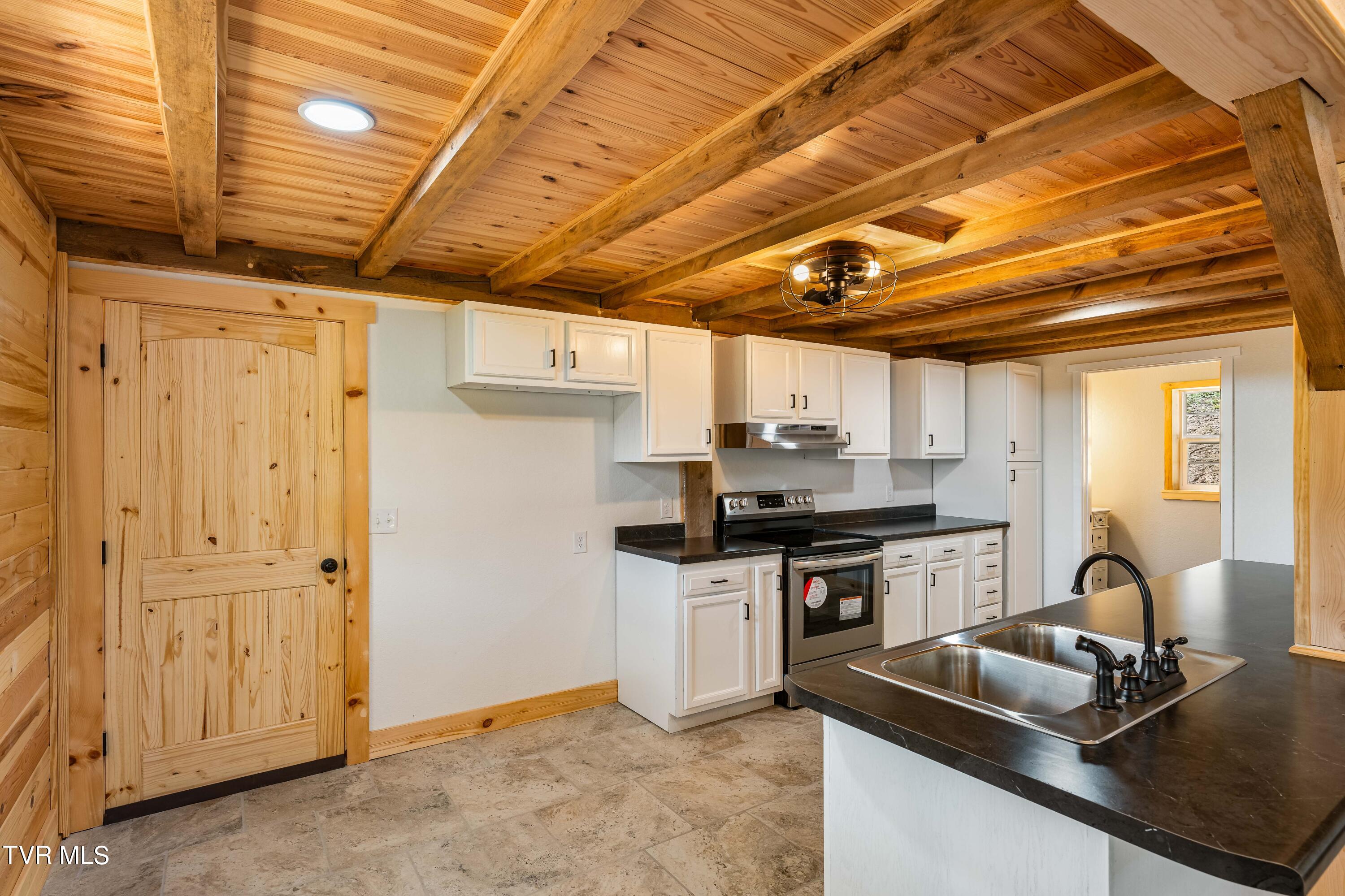 1005 Campbell Road Property Photo 14