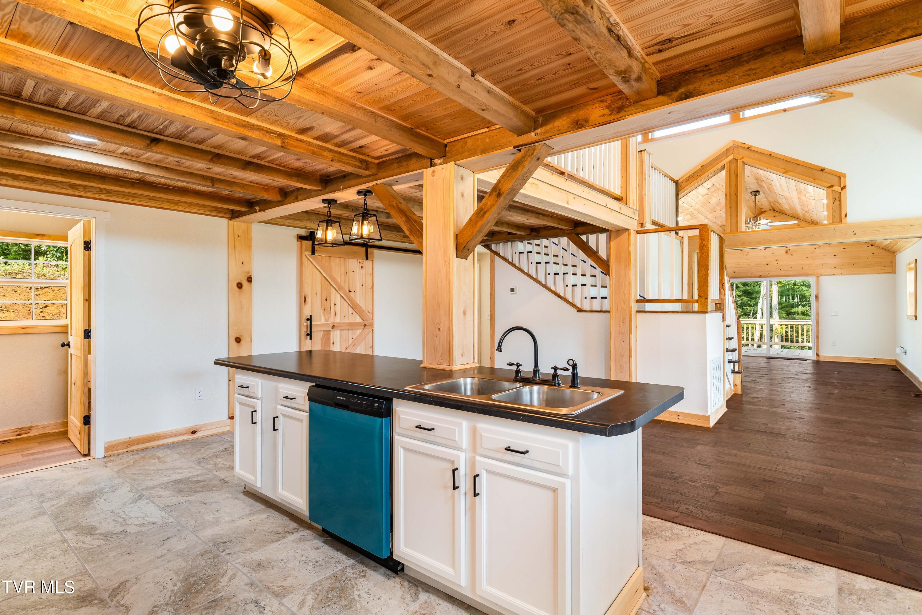 1005 Campbell Road Property Photo 15