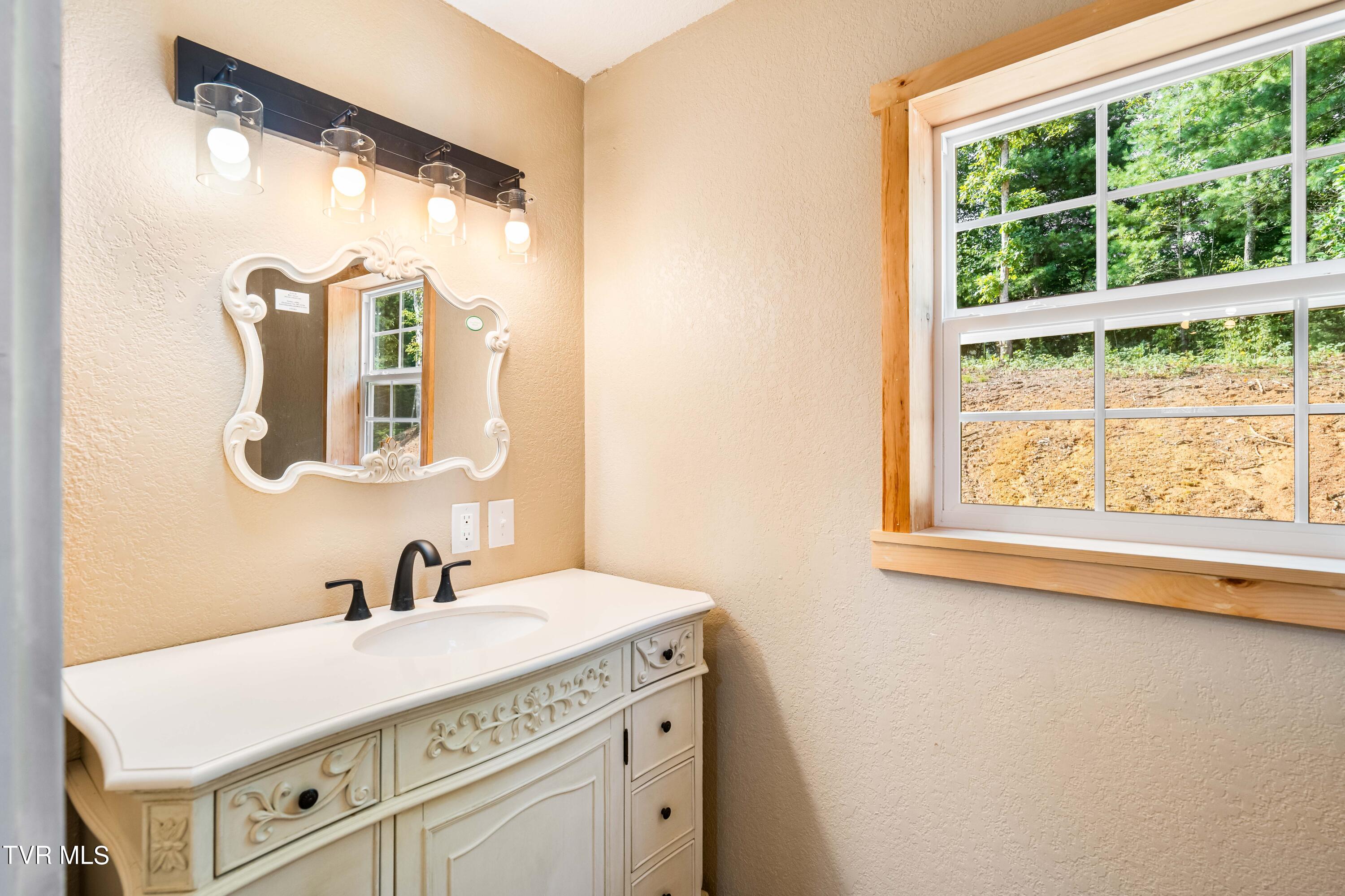 1005 Campbell Road Property Photo 19