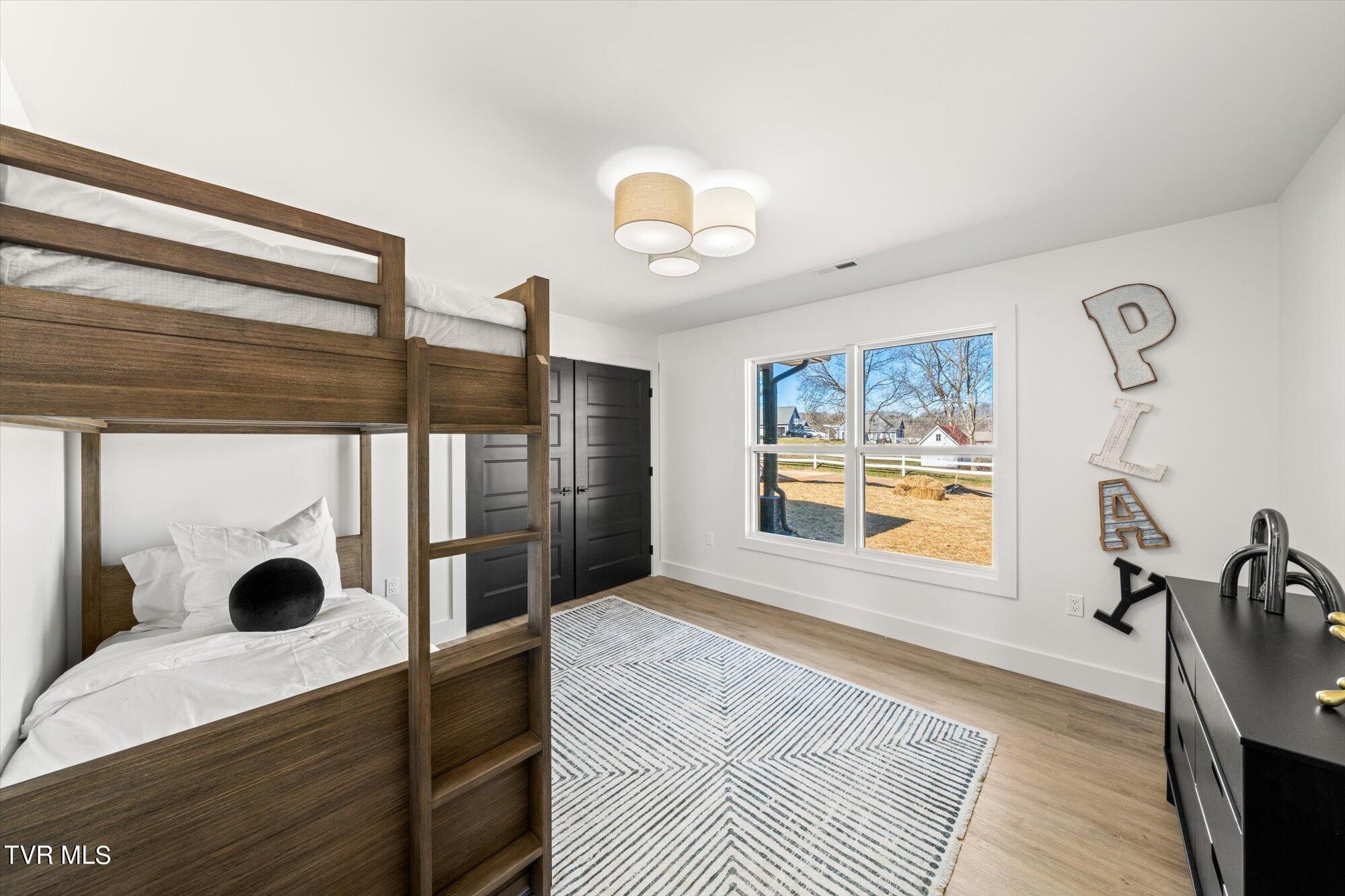 425 Hampton Way Property Photo 12