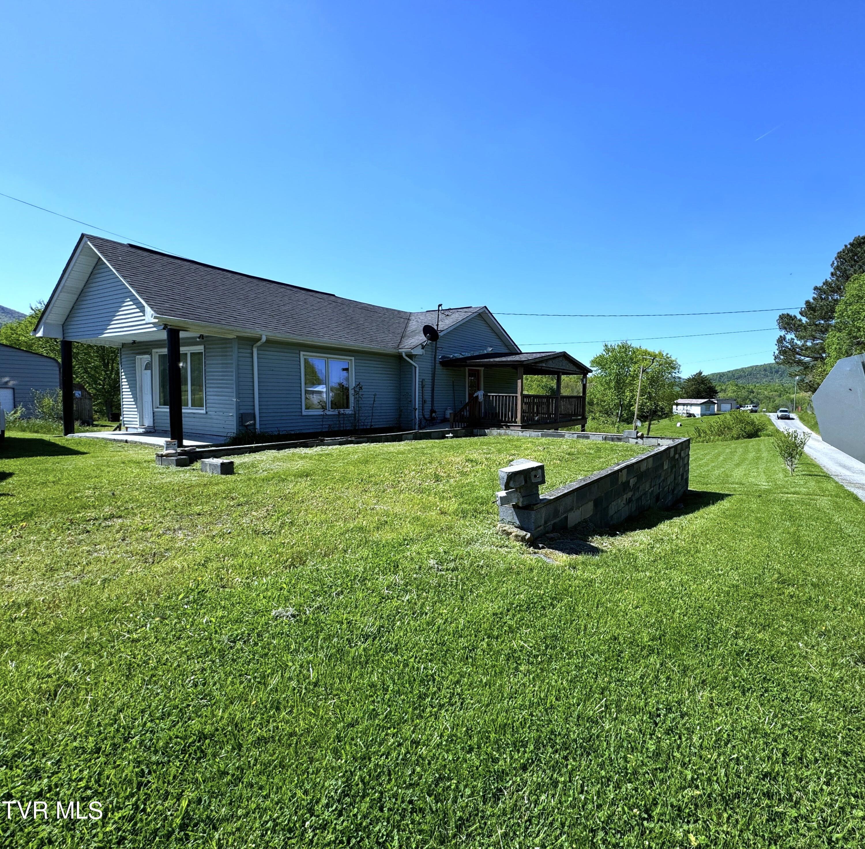 10016 Asheville Highway Property Photo 1