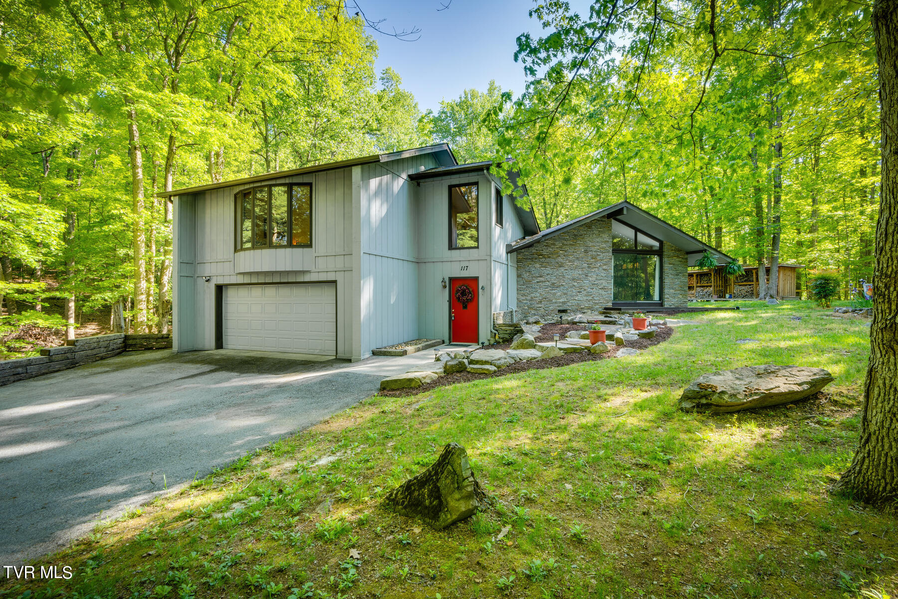117 Lakeside Drive Property Photo