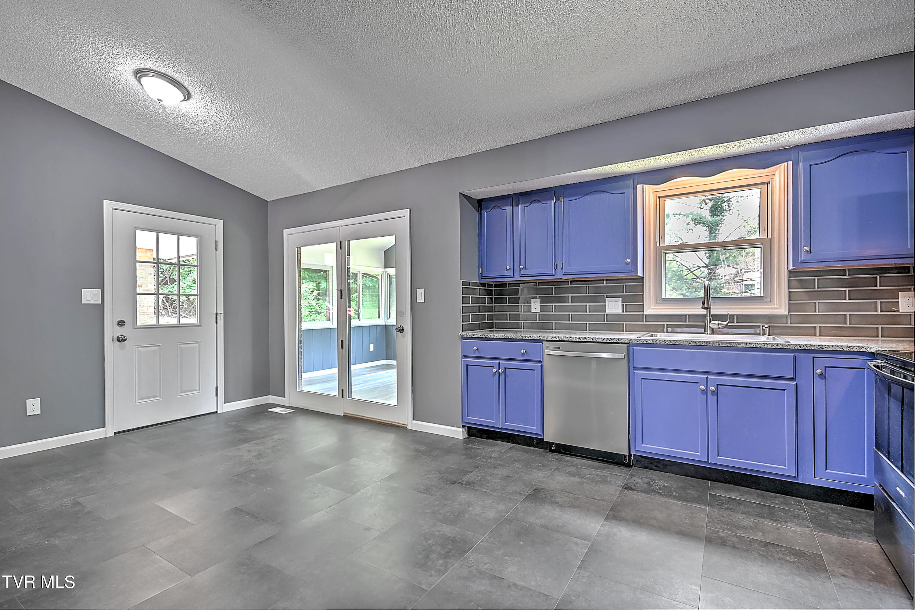 3829 Ridgeline Drive Property Photo 14