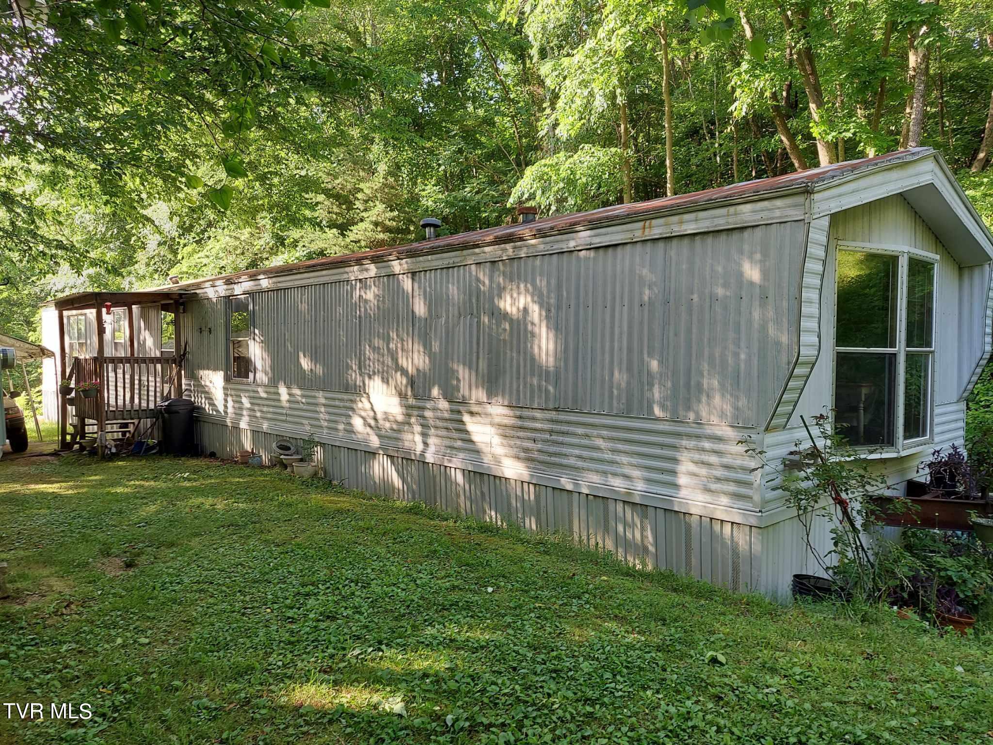 1924 East Highway 25-70 Property Photo 1