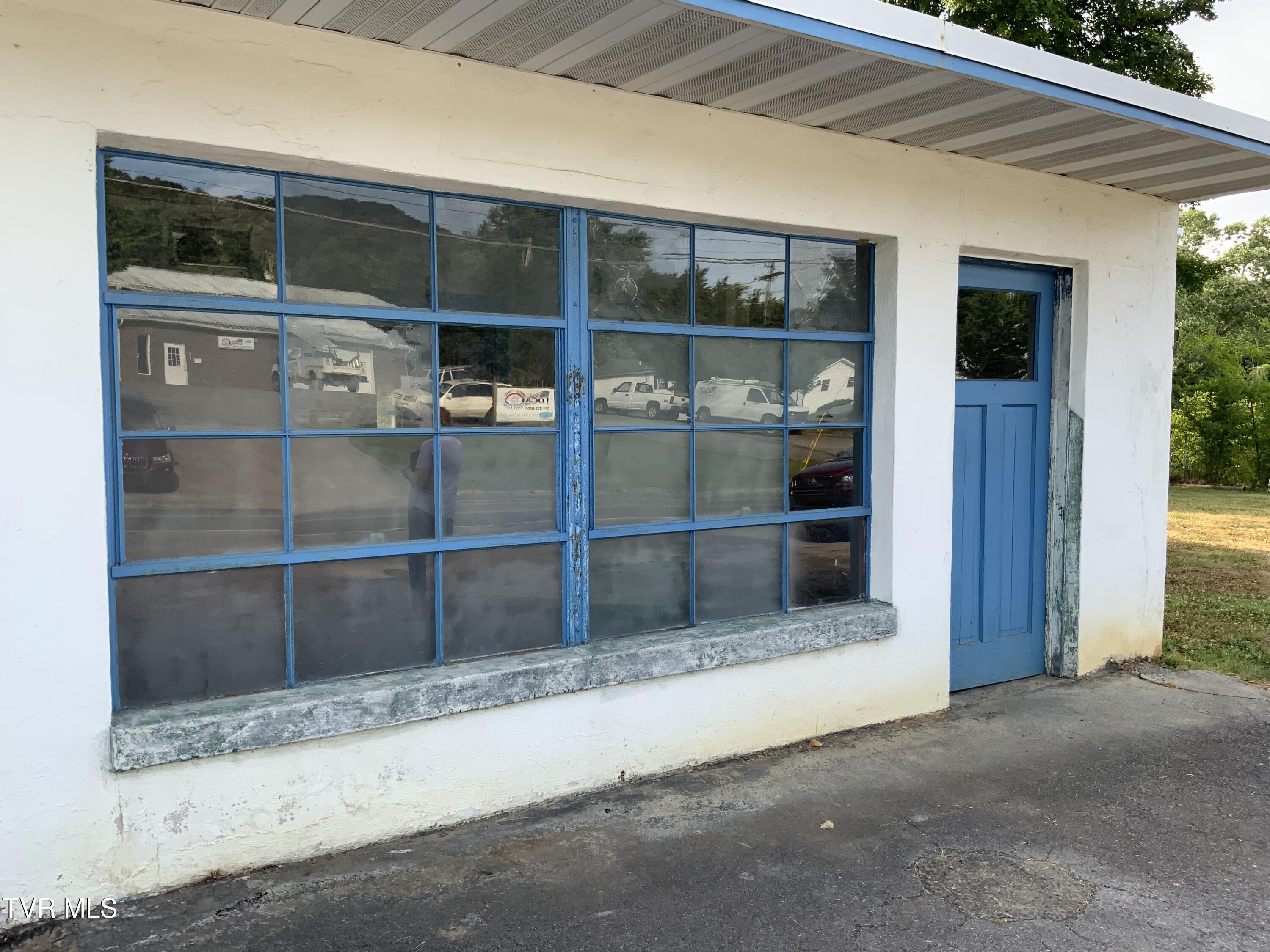509 West Broadway Street Property Photo 3