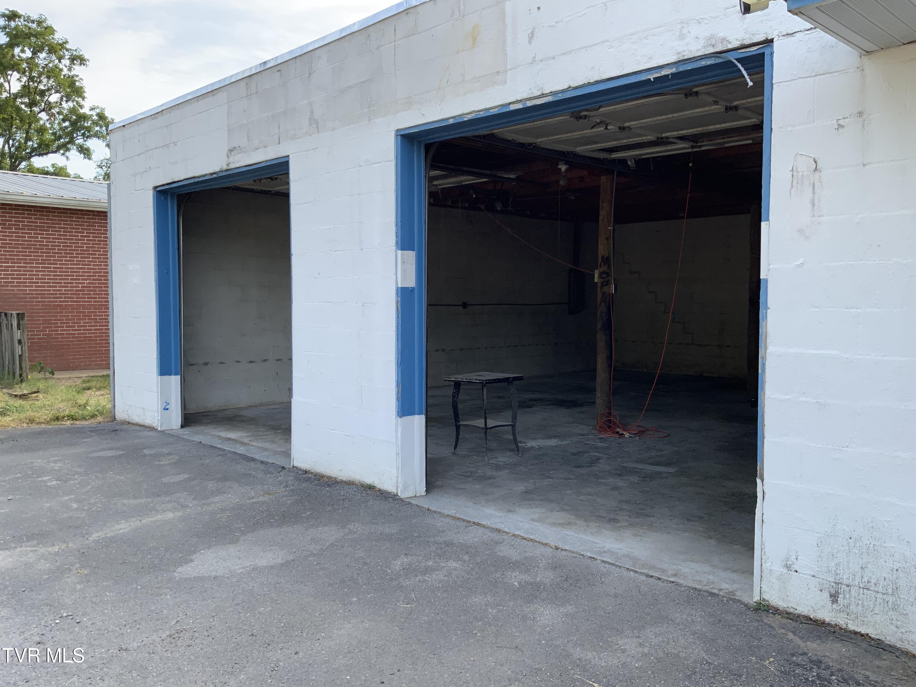 509 West Broadway Street Property Photo 4