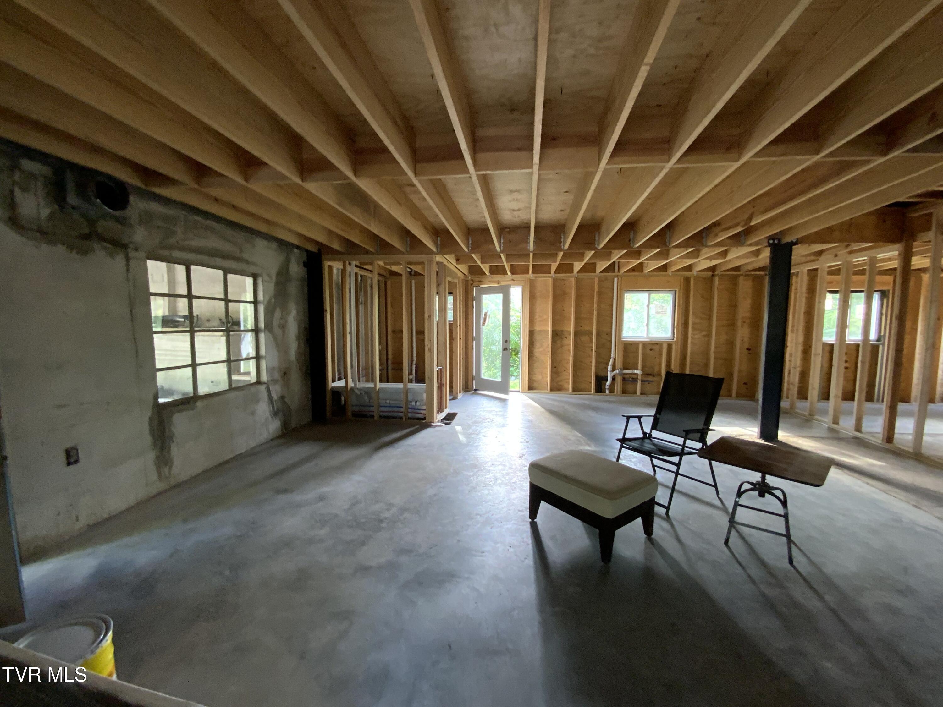 509 West Broadway Street Property Photo 10