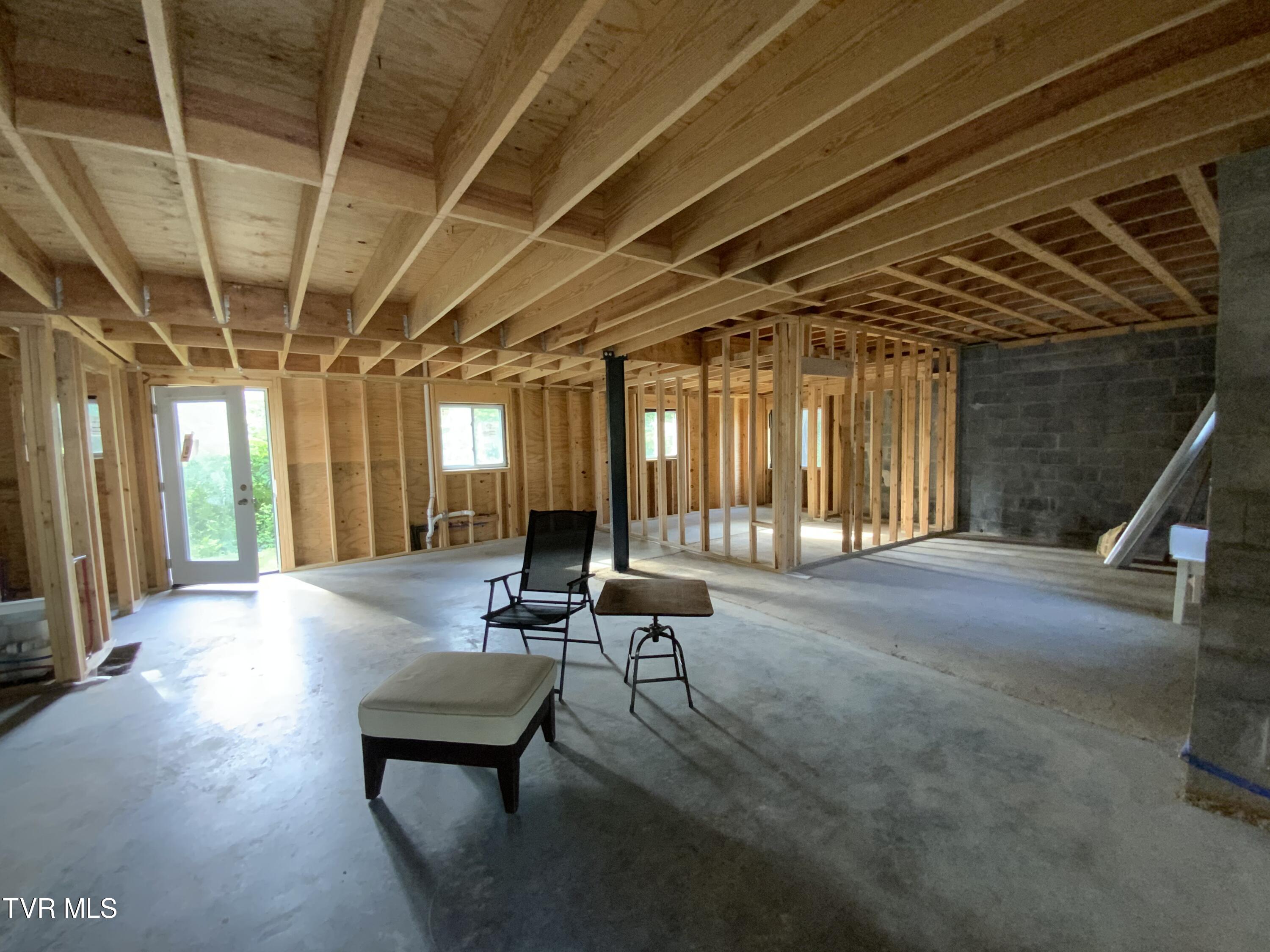 509 West Broadway Street Property Photo 12