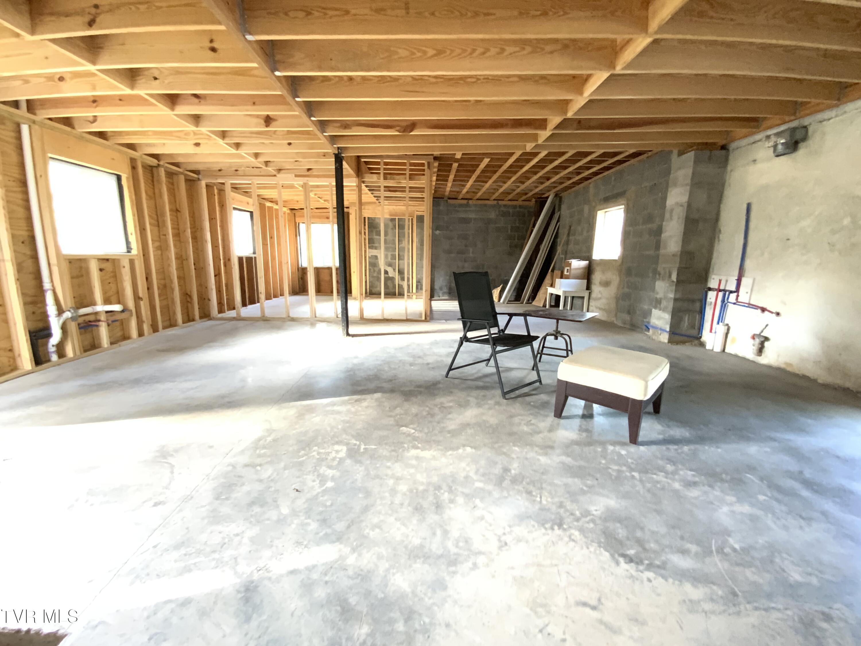 509 West Broadway Street Property Photo 14