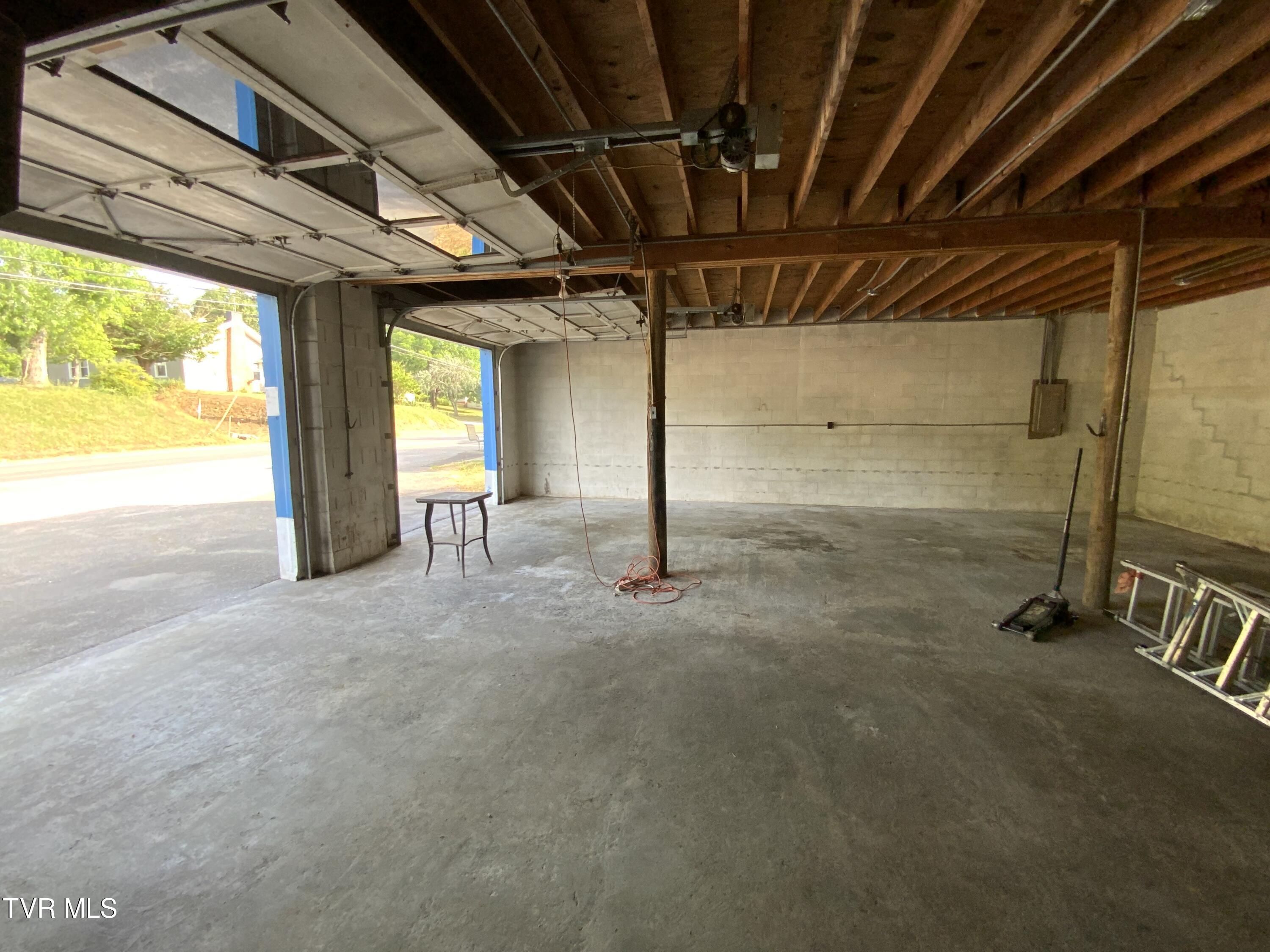 509 West Broadway Street Property Photo 15