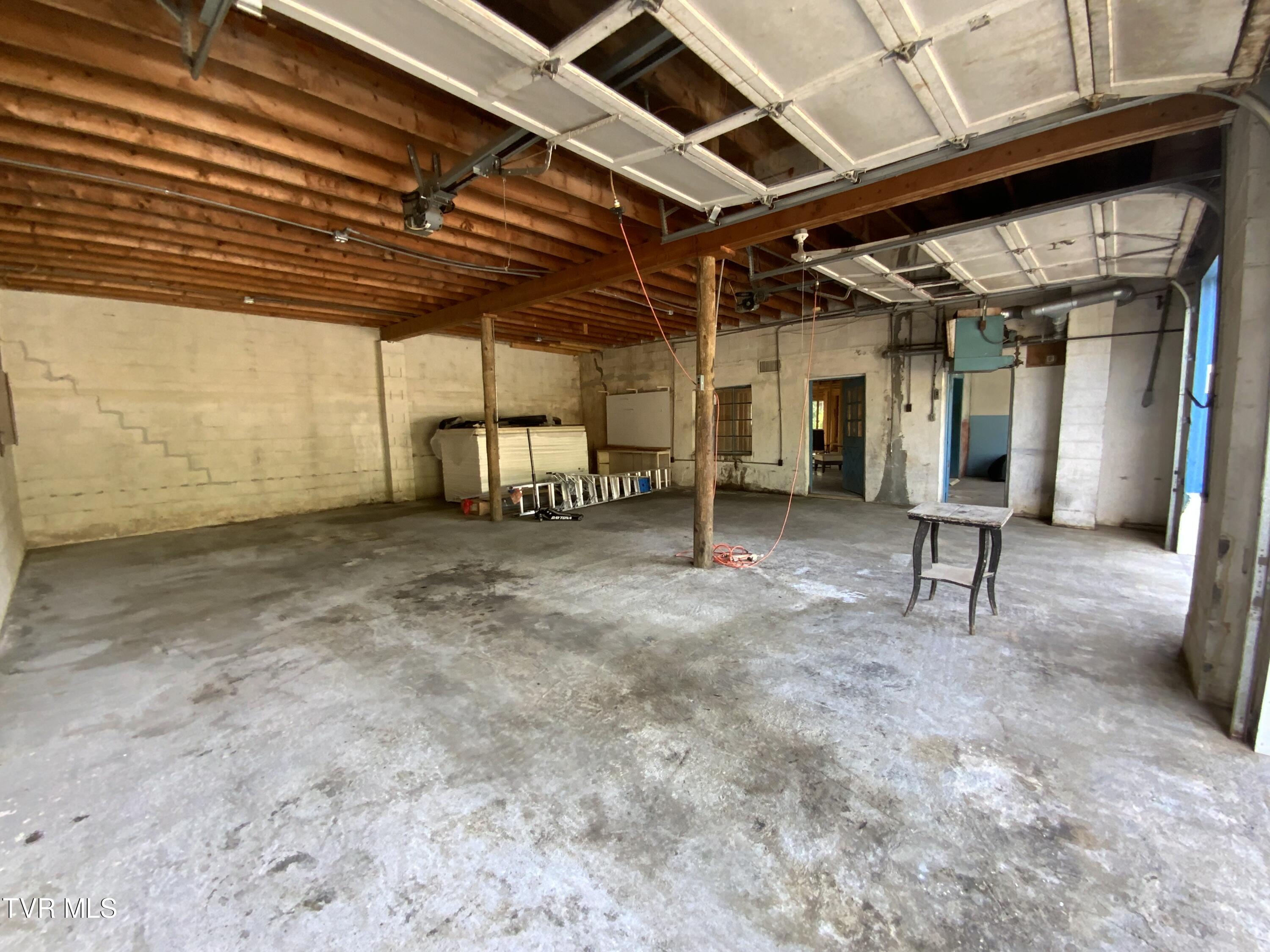 509 West Broadway Street Property Photo 16