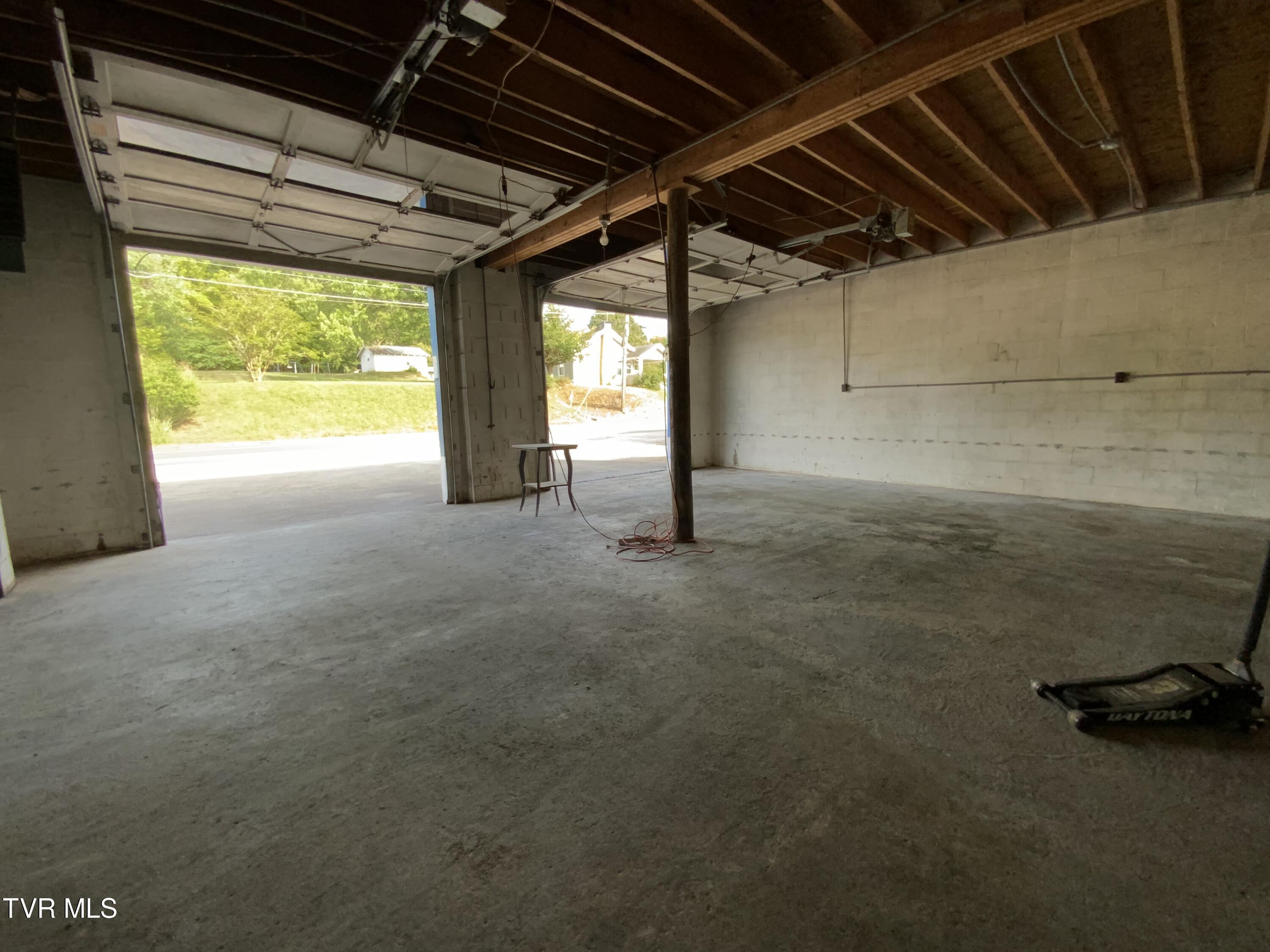 509 West Broadway Street Property Photo 17
