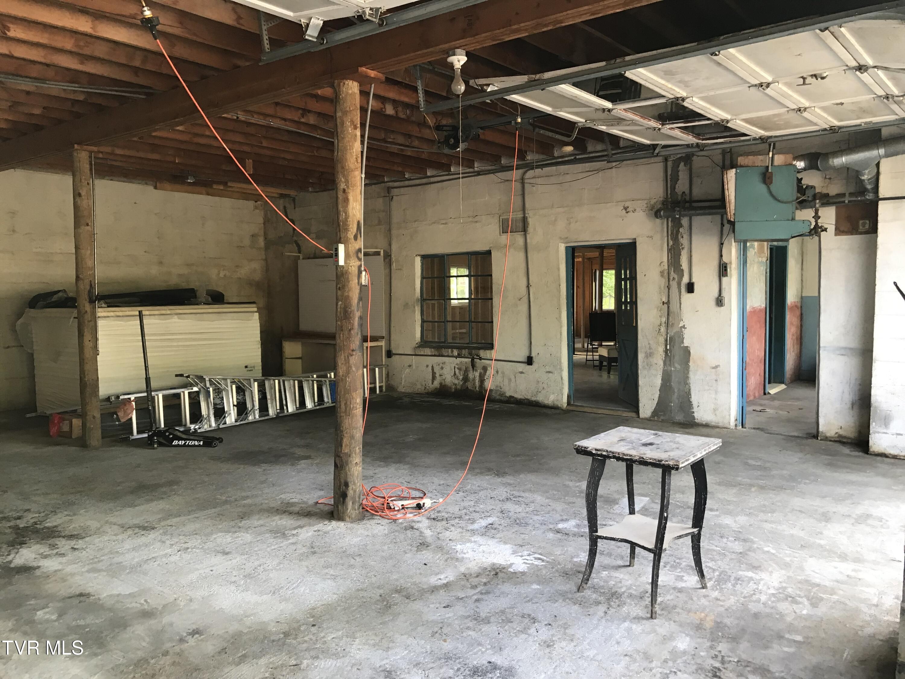 509 West Broadway Street Property Photo 20