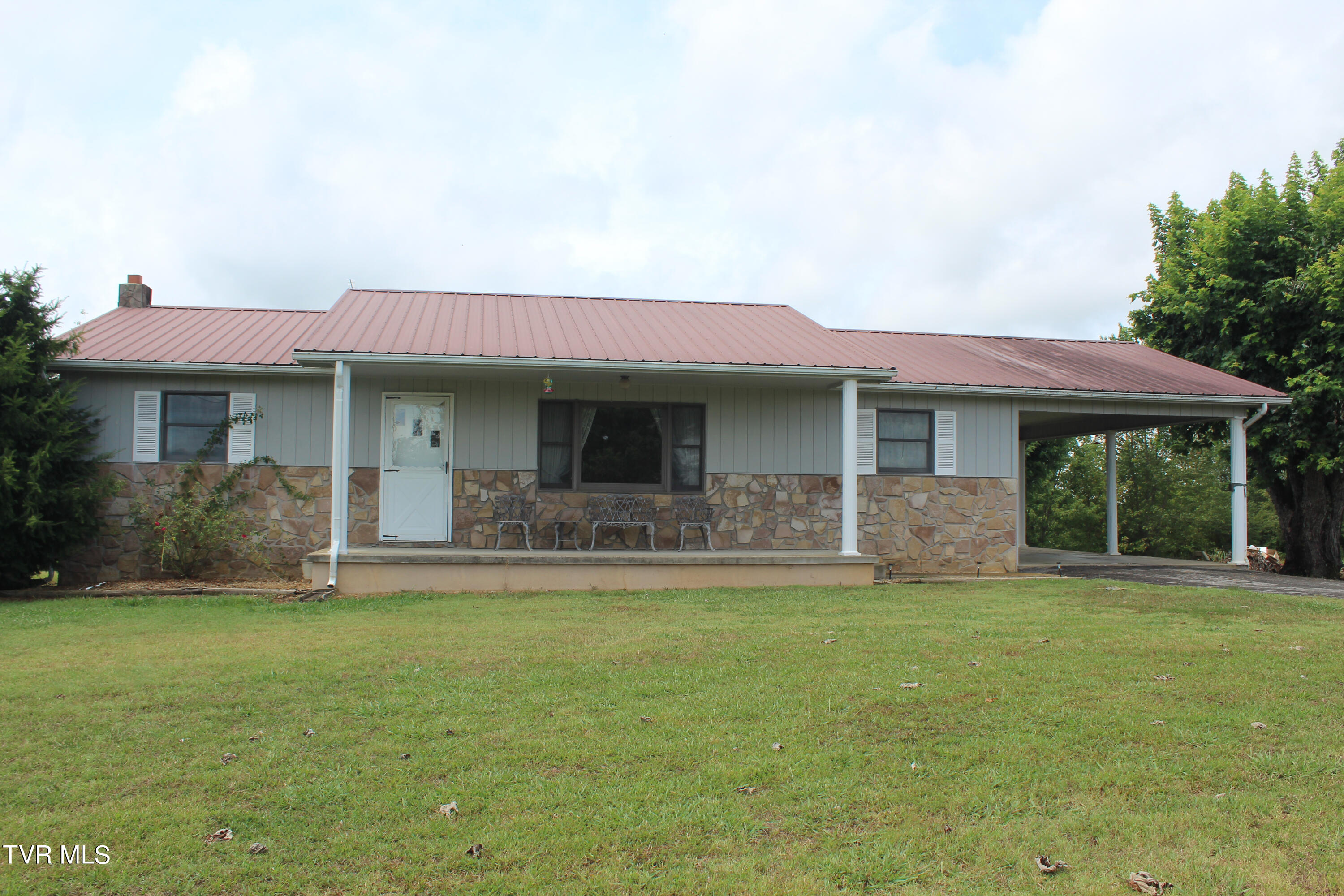 330 Pates Hill Road Property Photo